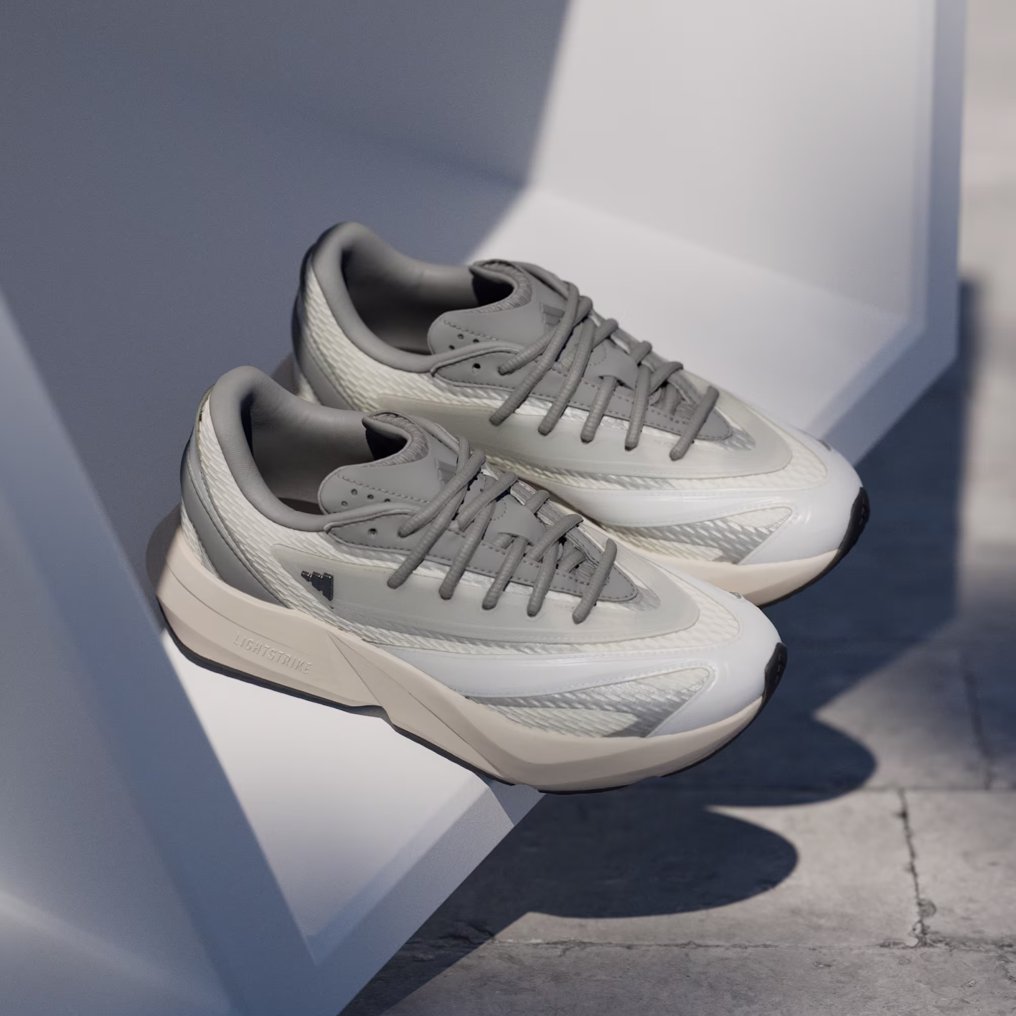 Adidas ქალის სპორტული ფეხსაცმელი