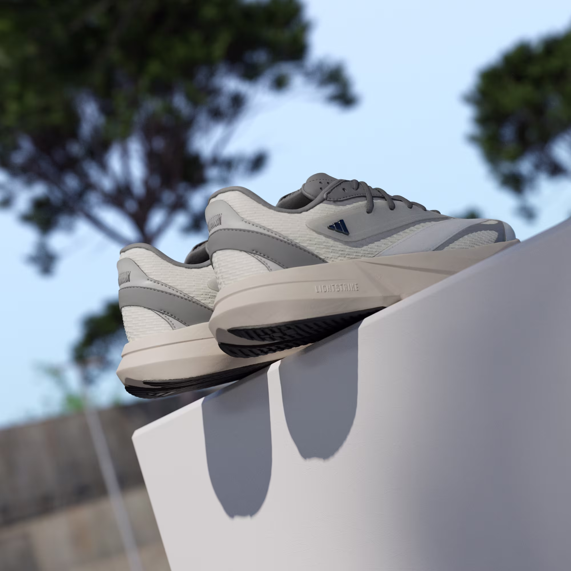 Adidas ქალის სპორტული ფეხსაცმელი