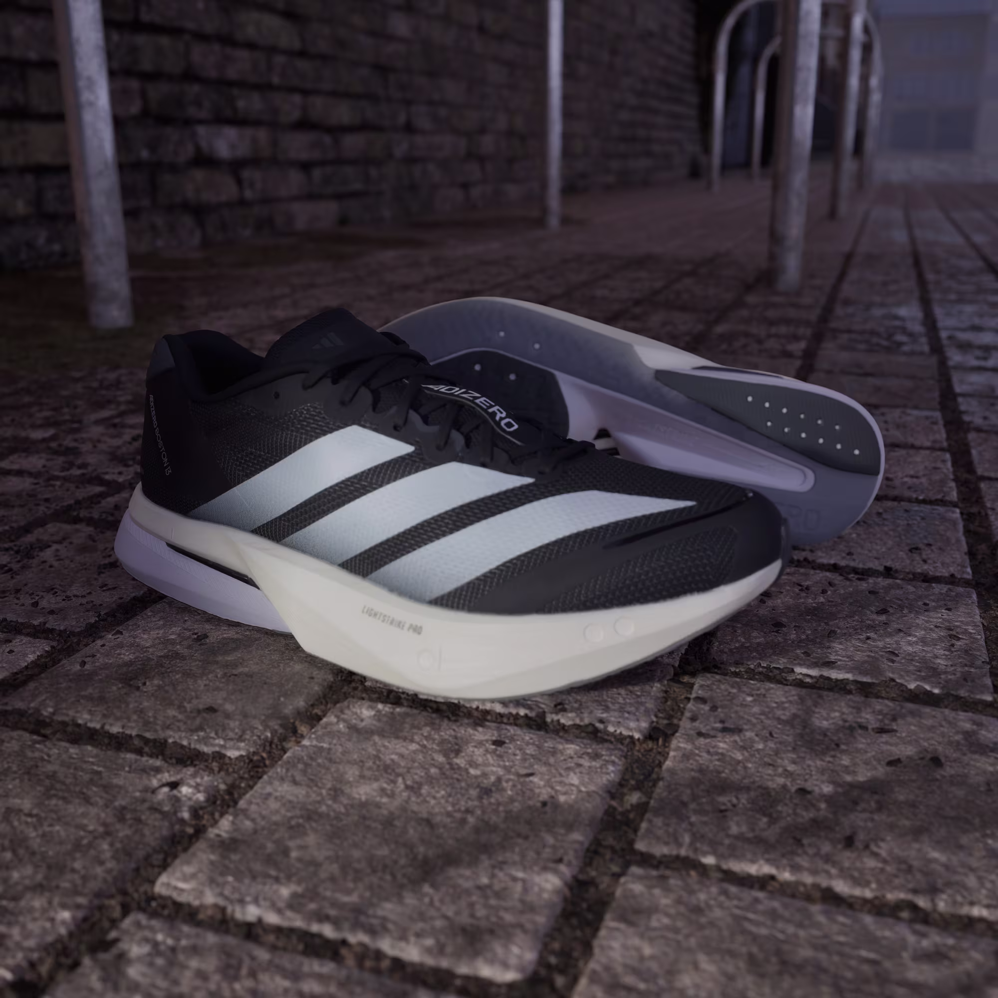 Adidas მამაკაცის სპორტული ფეხსაცმელი