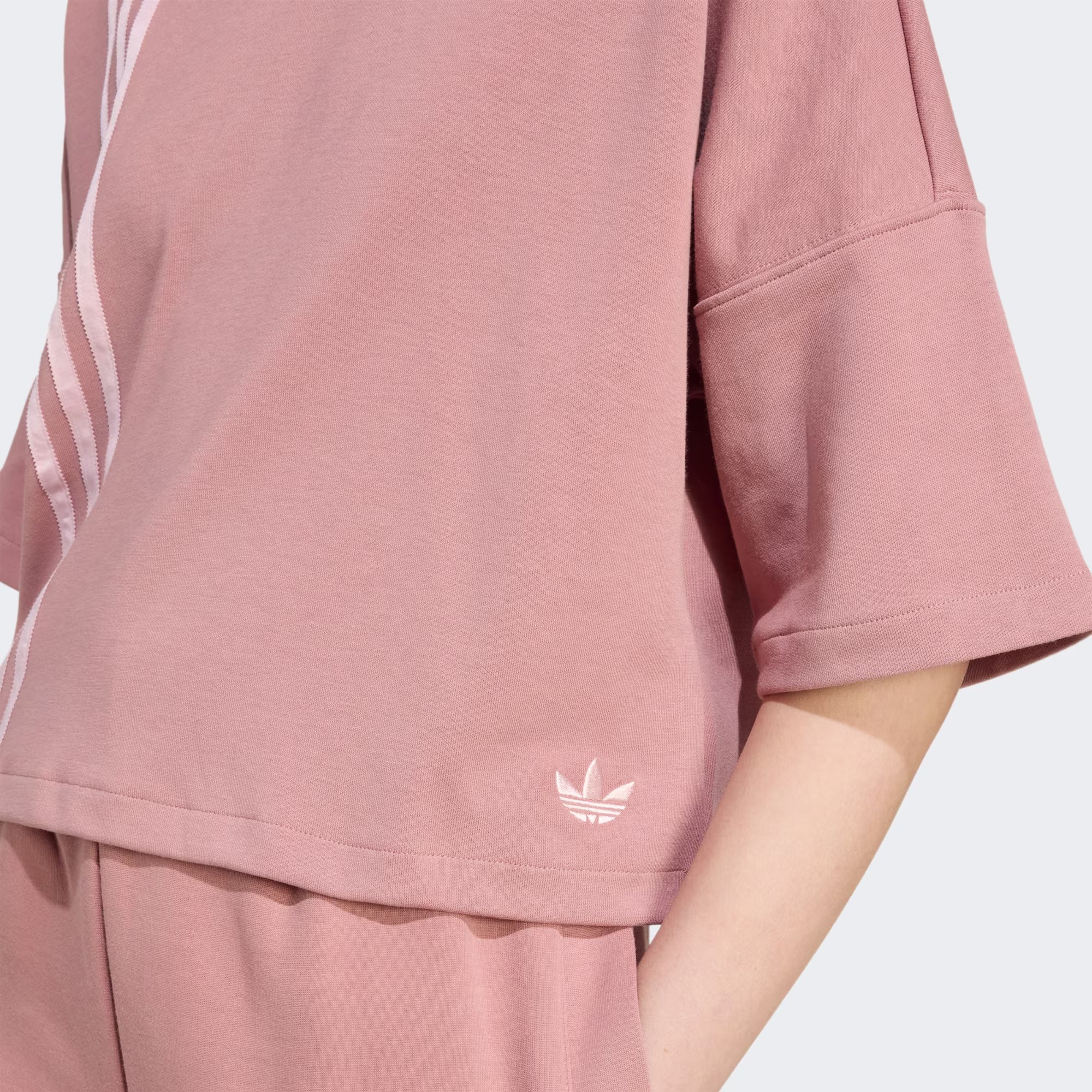 Adidas ქალის მაისური