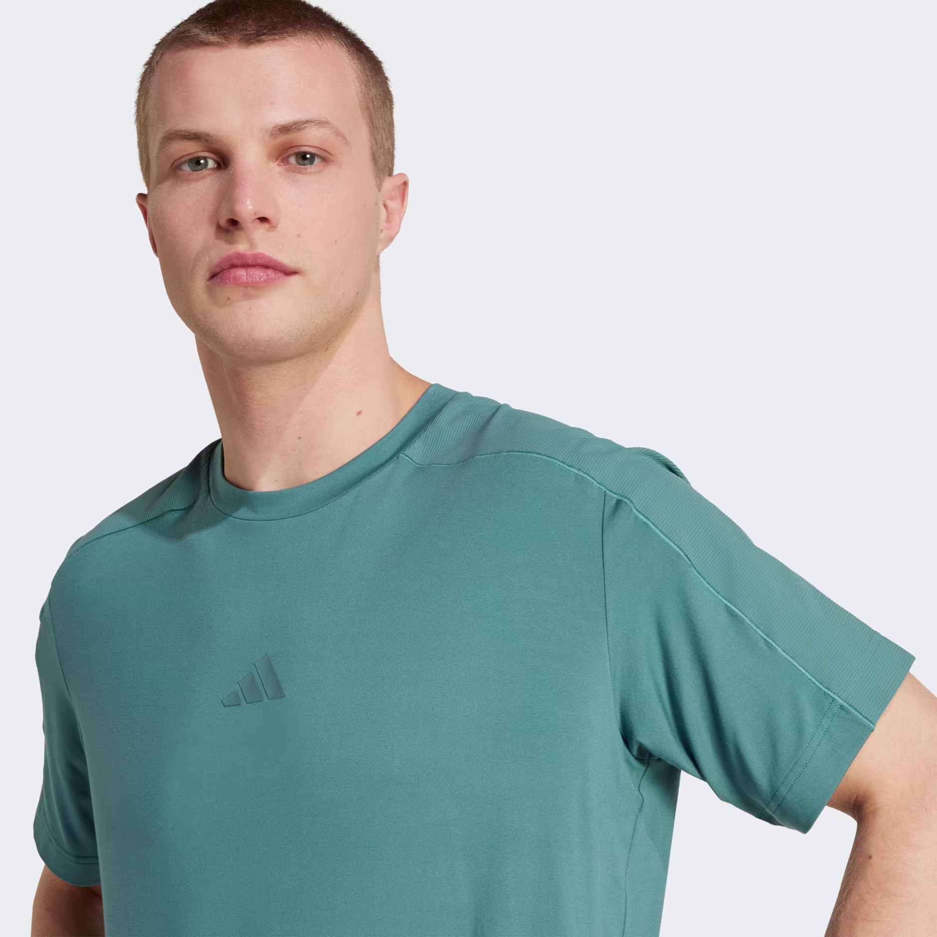 Adidas მამაკაცის მაისური