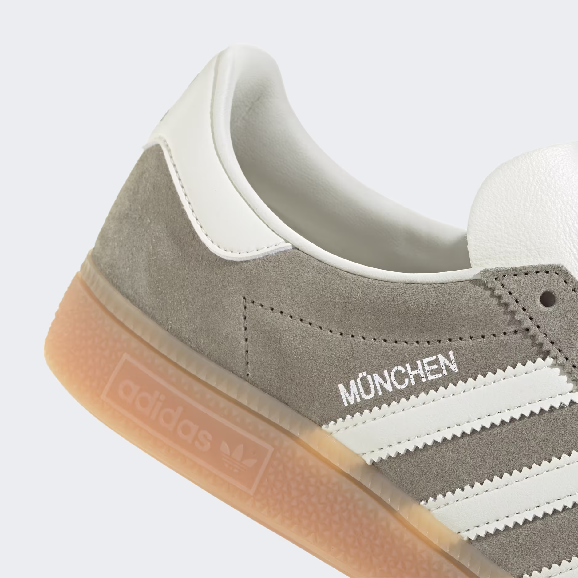Adidas ქალის სპორტული ფეხსაცმელი