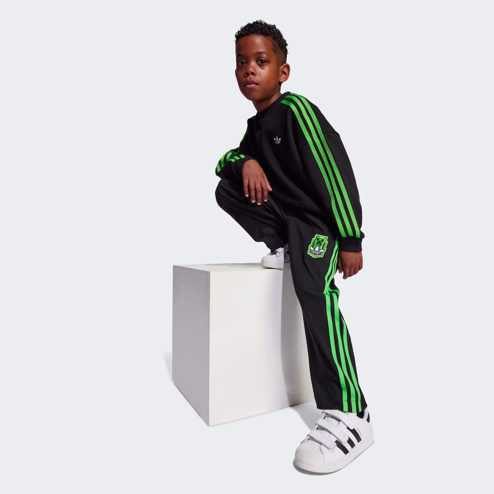 Adidas ბავშვის სპორტული კომპლექტი