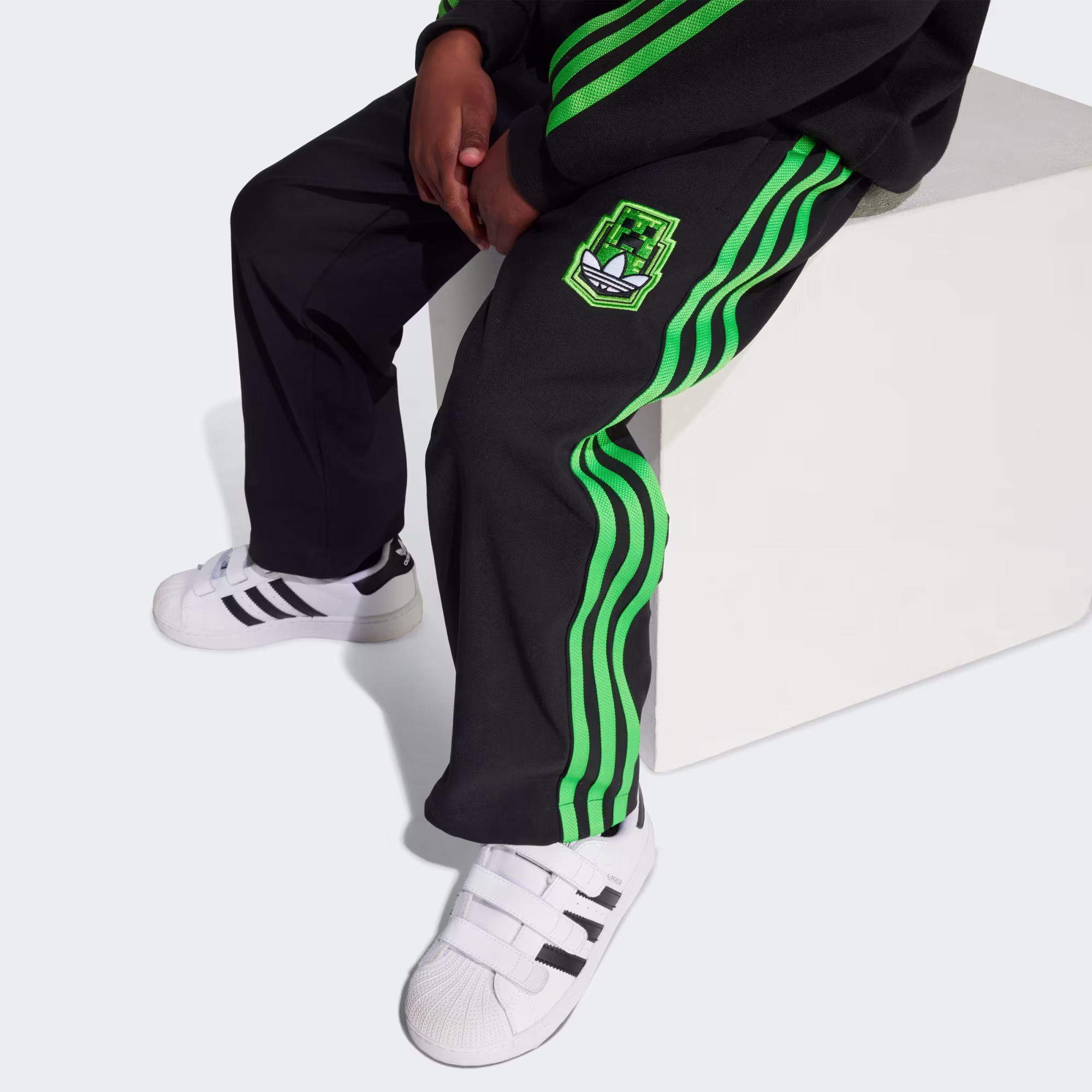 Adidas ბავშვის სპორტული კომპლექტი