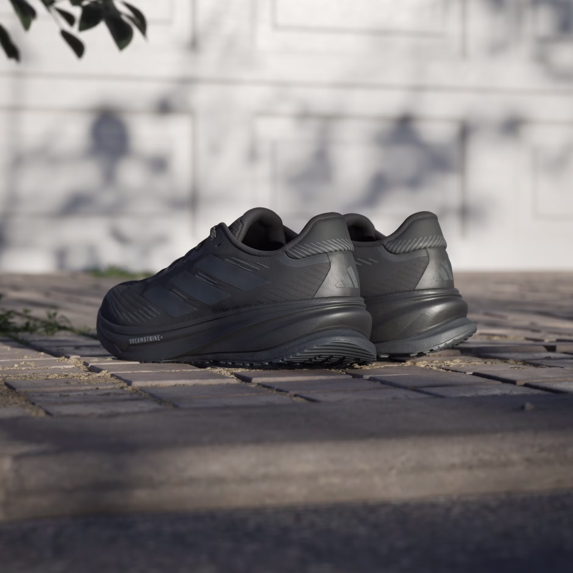 Adidas მამაკაცის სპორტული ფეხსაცმელი