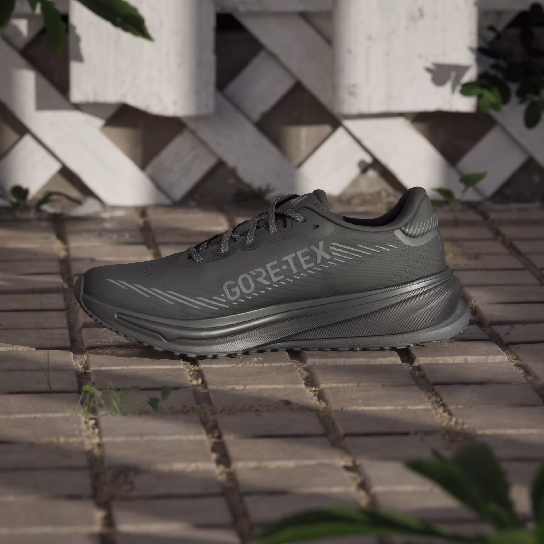 Adidas მამაკაცის სპორტული ფეხსაცმელი