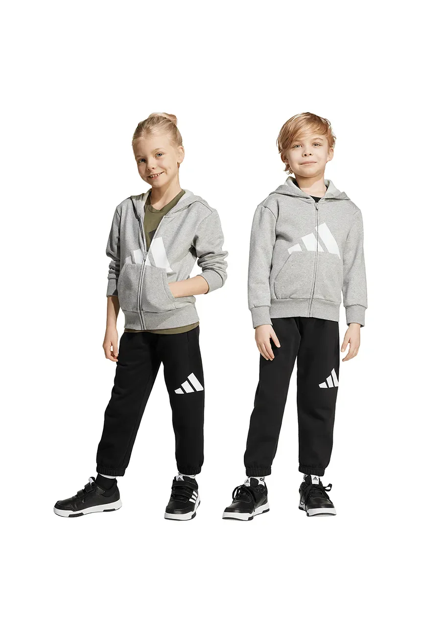 Adidas ბავშვის სპორტული კომპლექტი