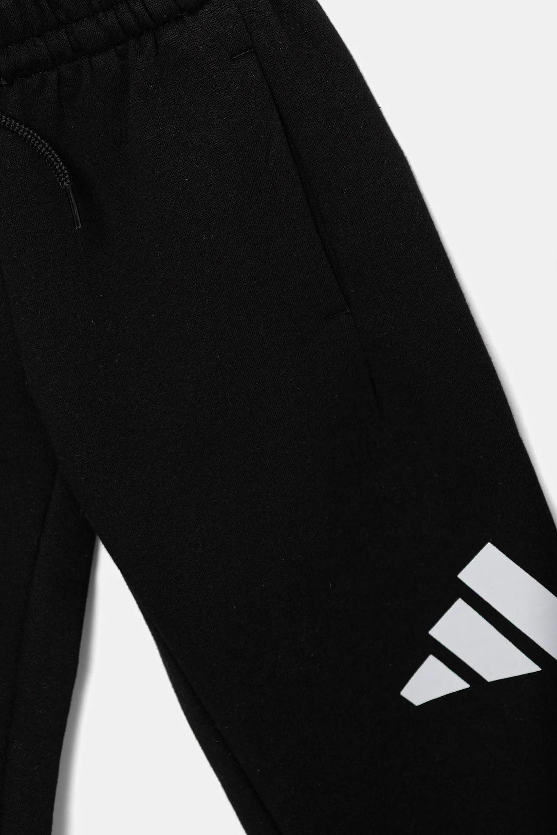 Adidas ბავშვის სპორტული კომპლექტი
