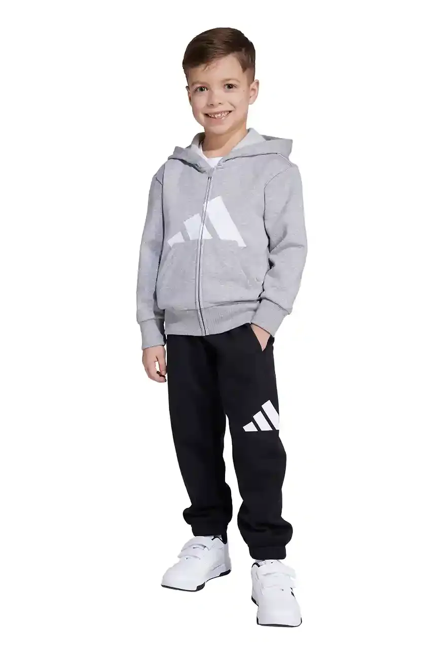 Adidas ბავშვის სპორტული კომპლექტი