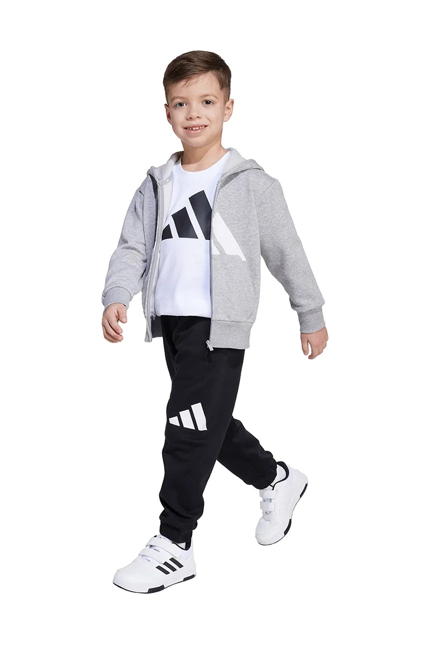 Adidas ბავშვის სპორტული კომპლექტი