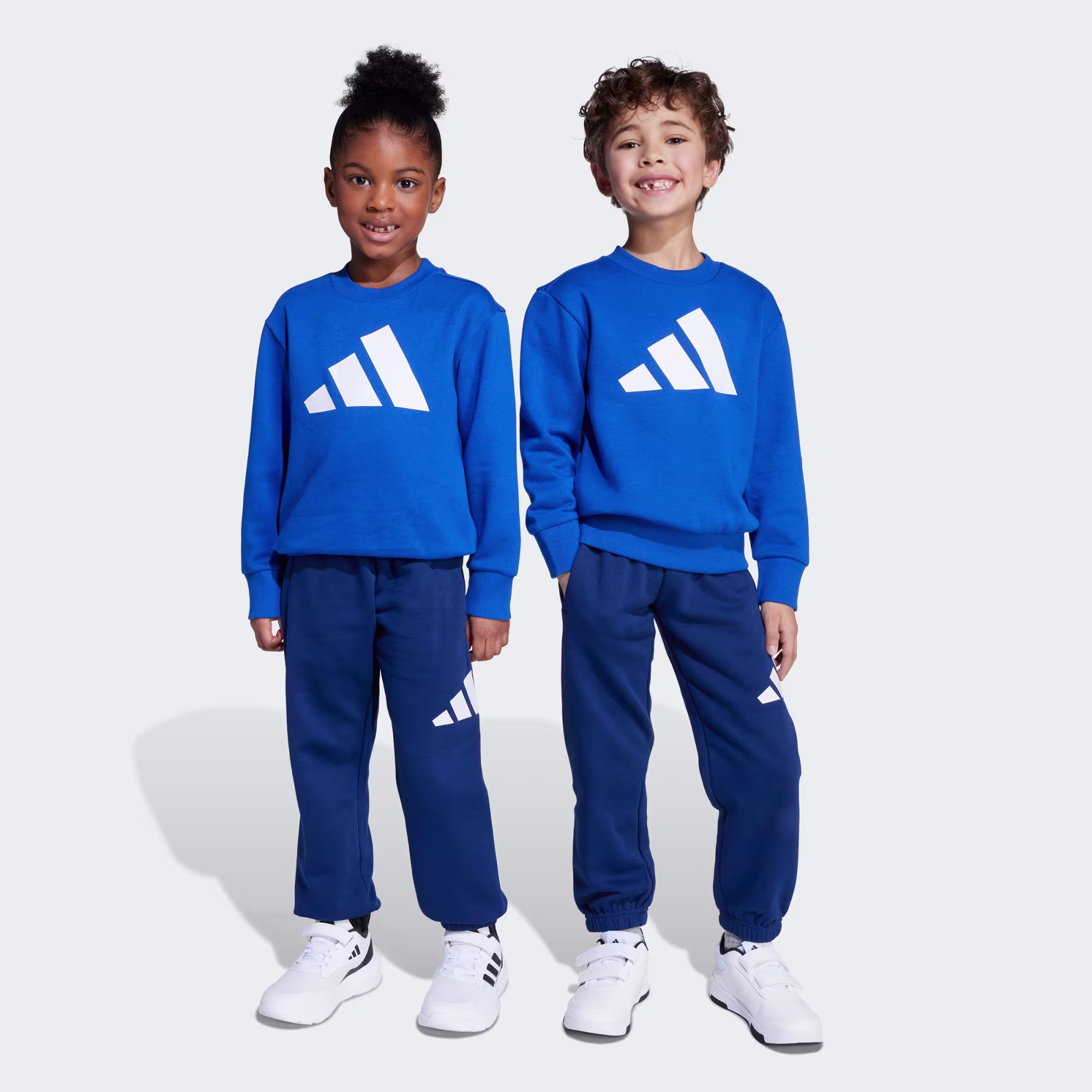 Adidas ბავშვის სპორტული კომპლექტი