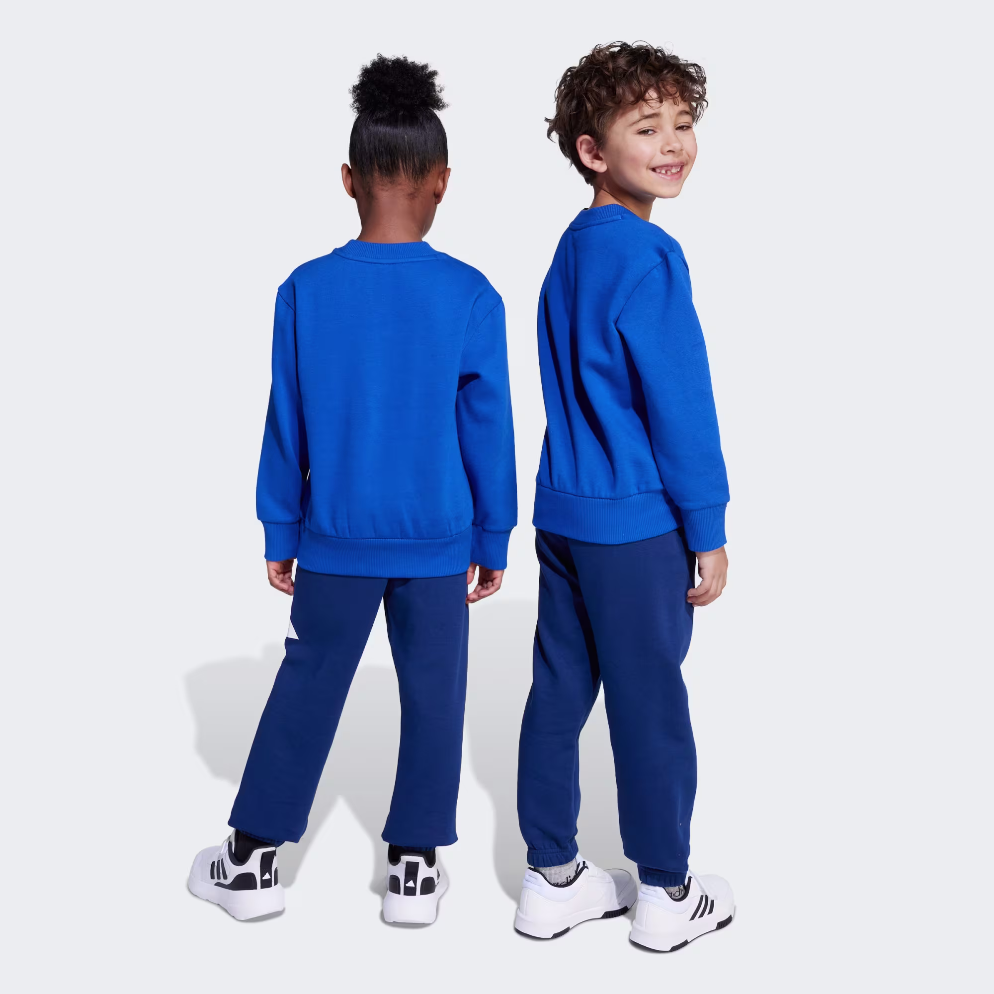 Adidas ბავშვის სპორტული კომპლექტი