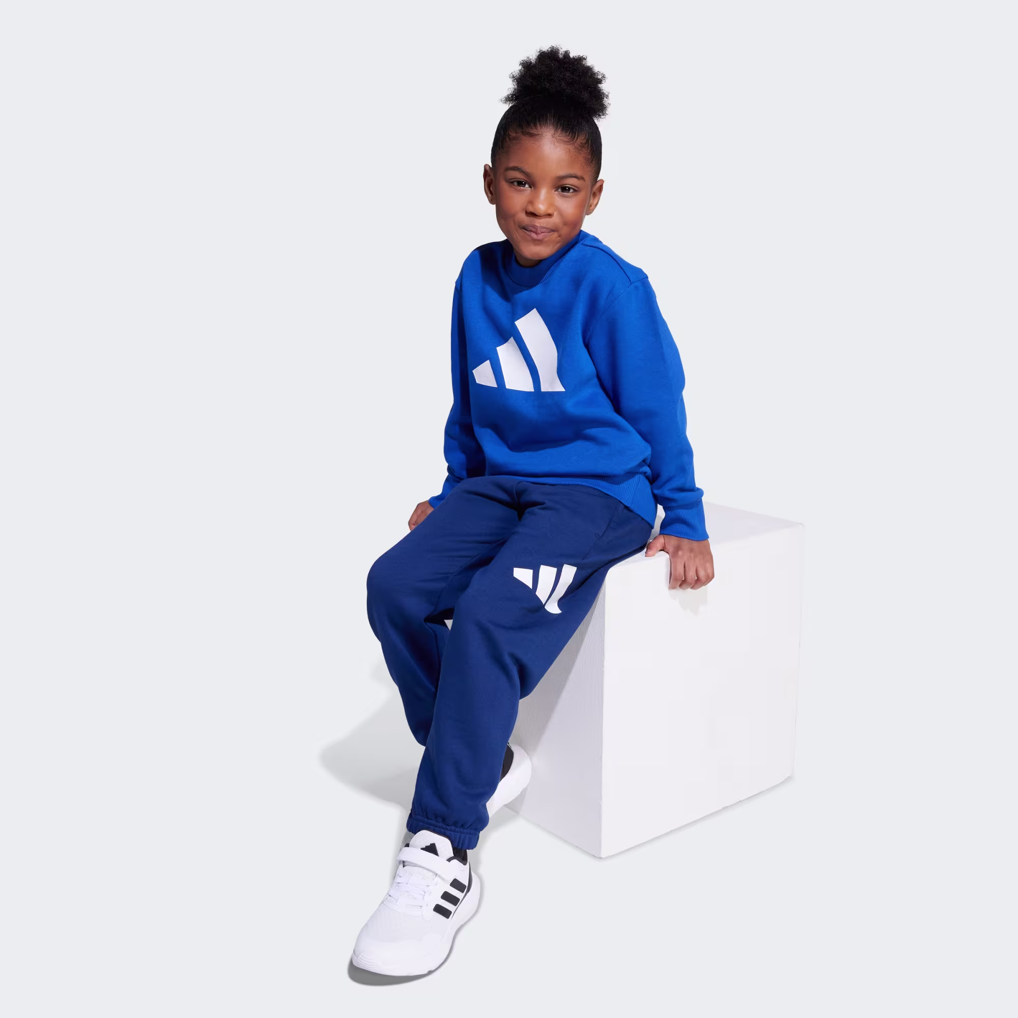 Adidas ბავშვის სპორტული კომპლექტი