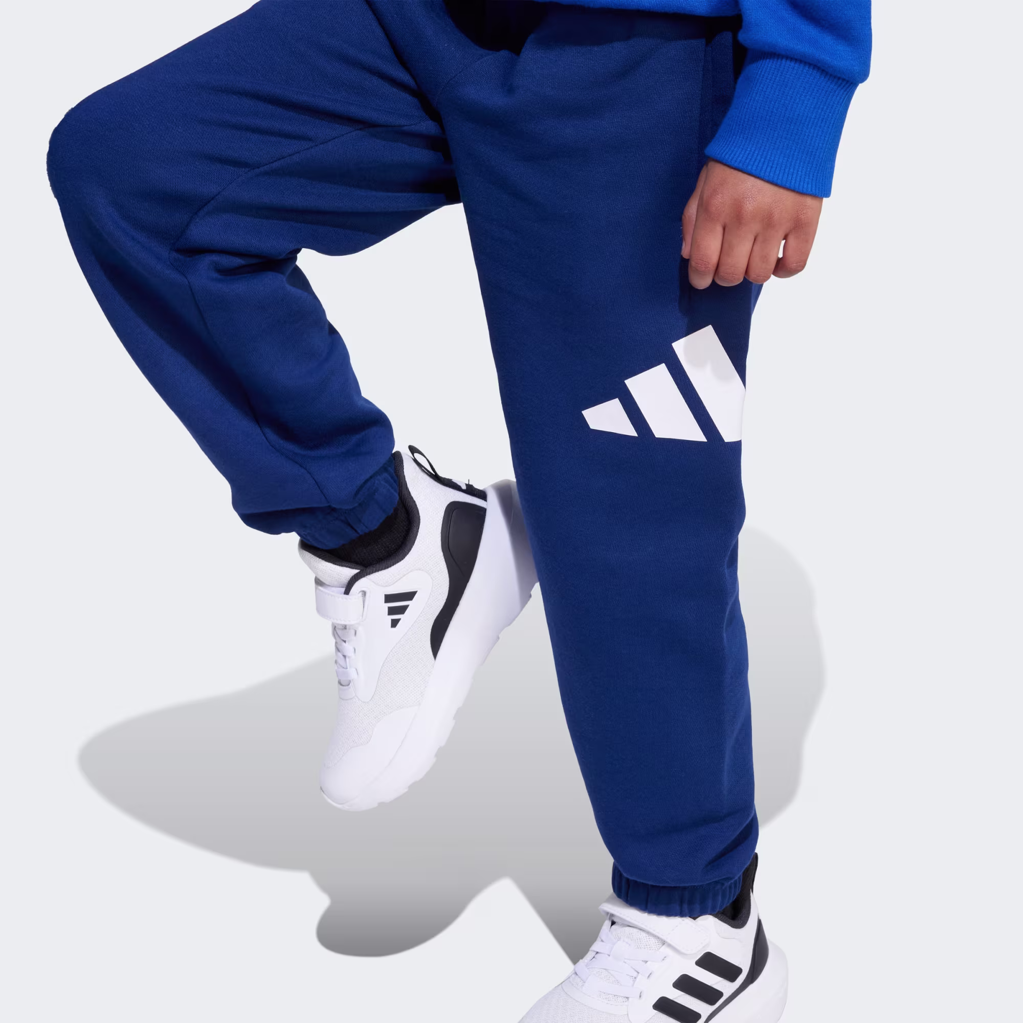 Adidas ბავშვის სპორტული კომპლექტი