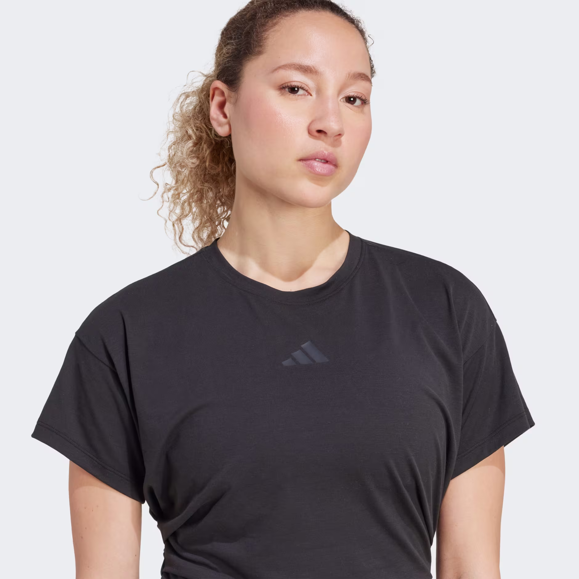 Adidas ქალის მაისური