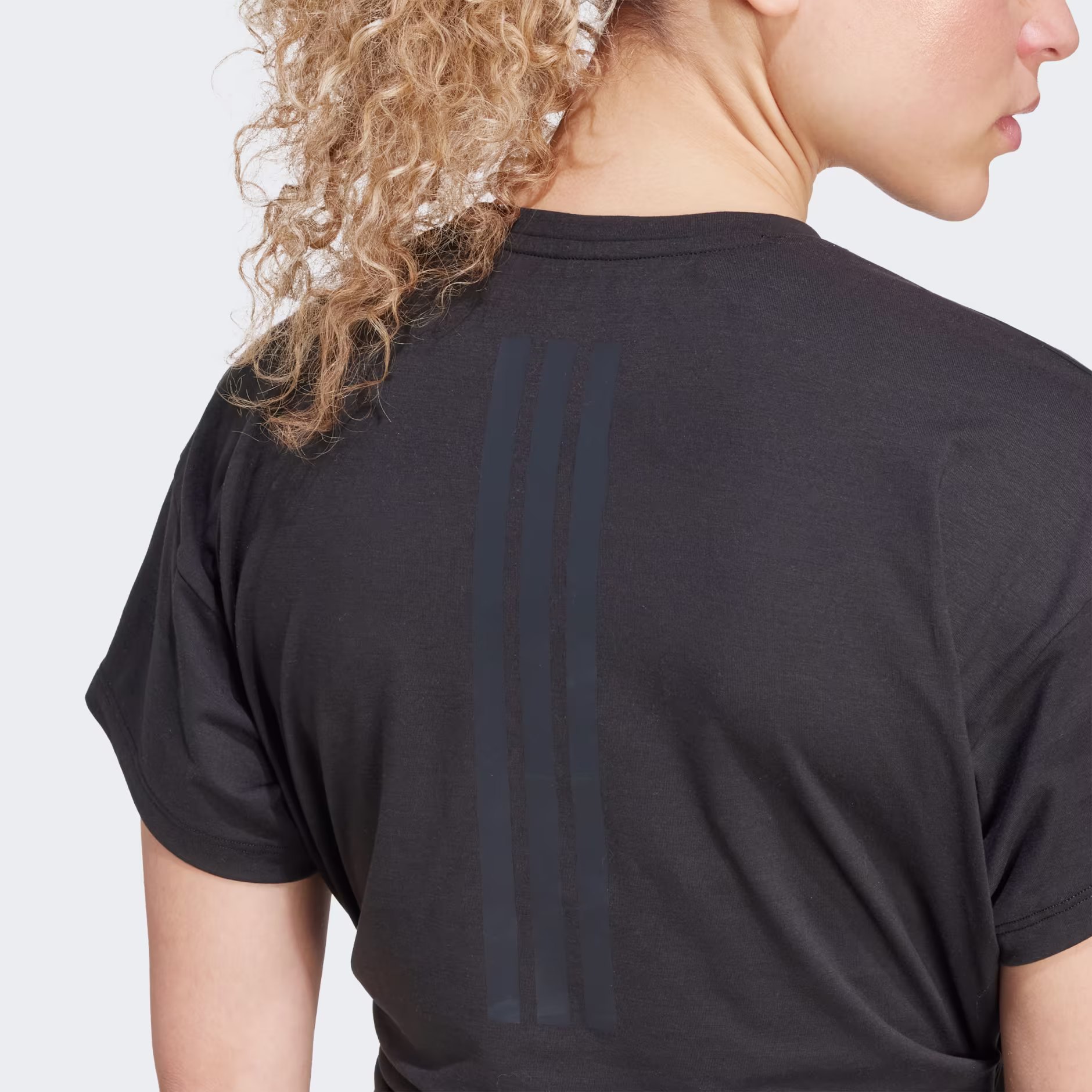 Adidas ქალის მაისური