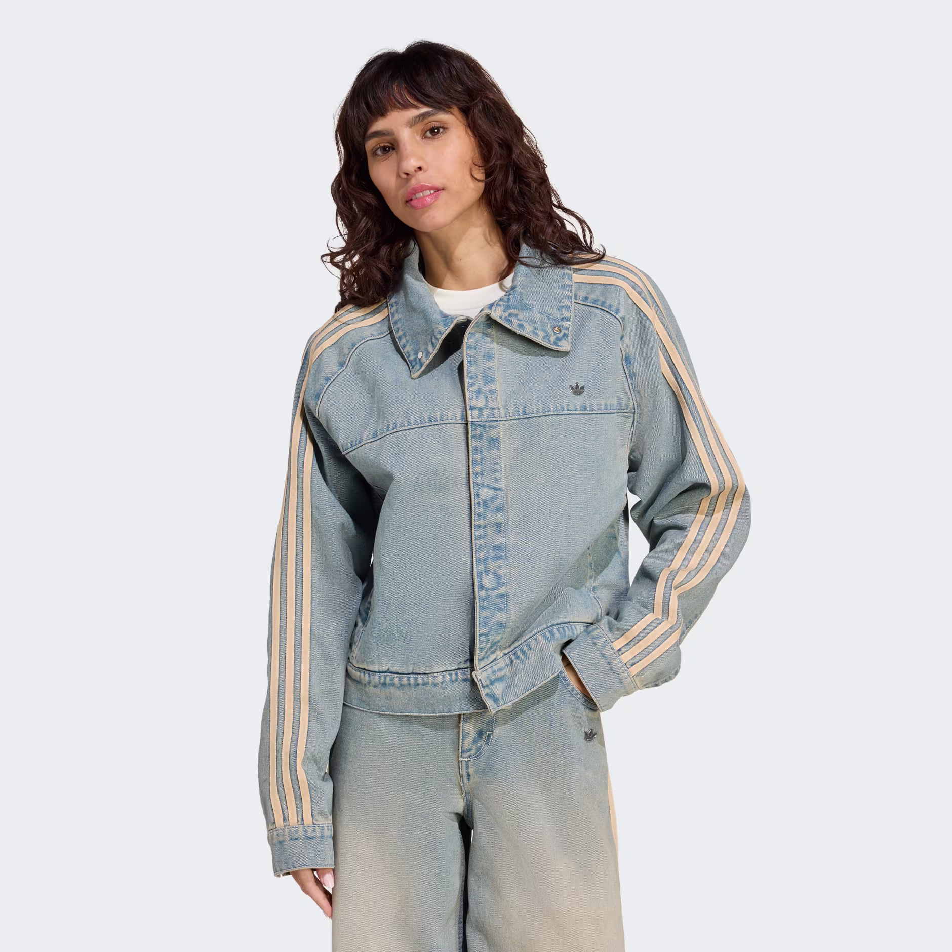Adidas ქალის  ქურთუკი