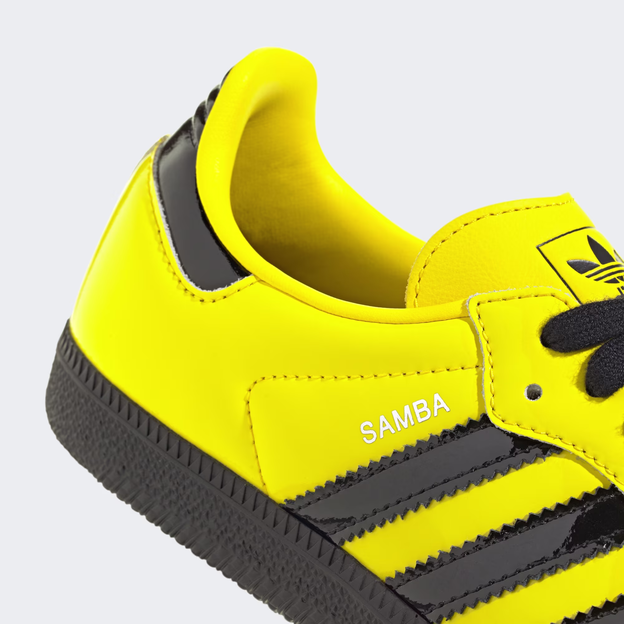 Adidas ქალის სპორტული ფეხსაცმელი