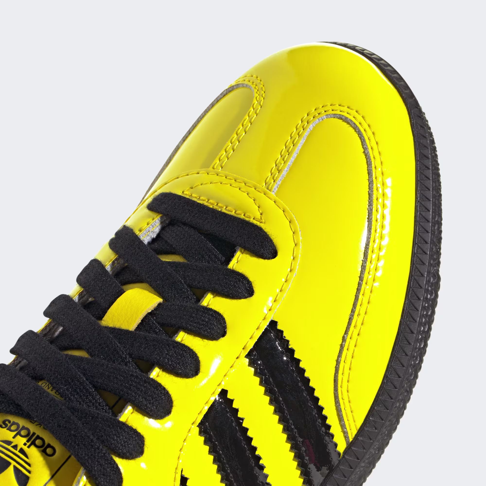 Adidas ქალის სპორტული ფეხსაცმელი