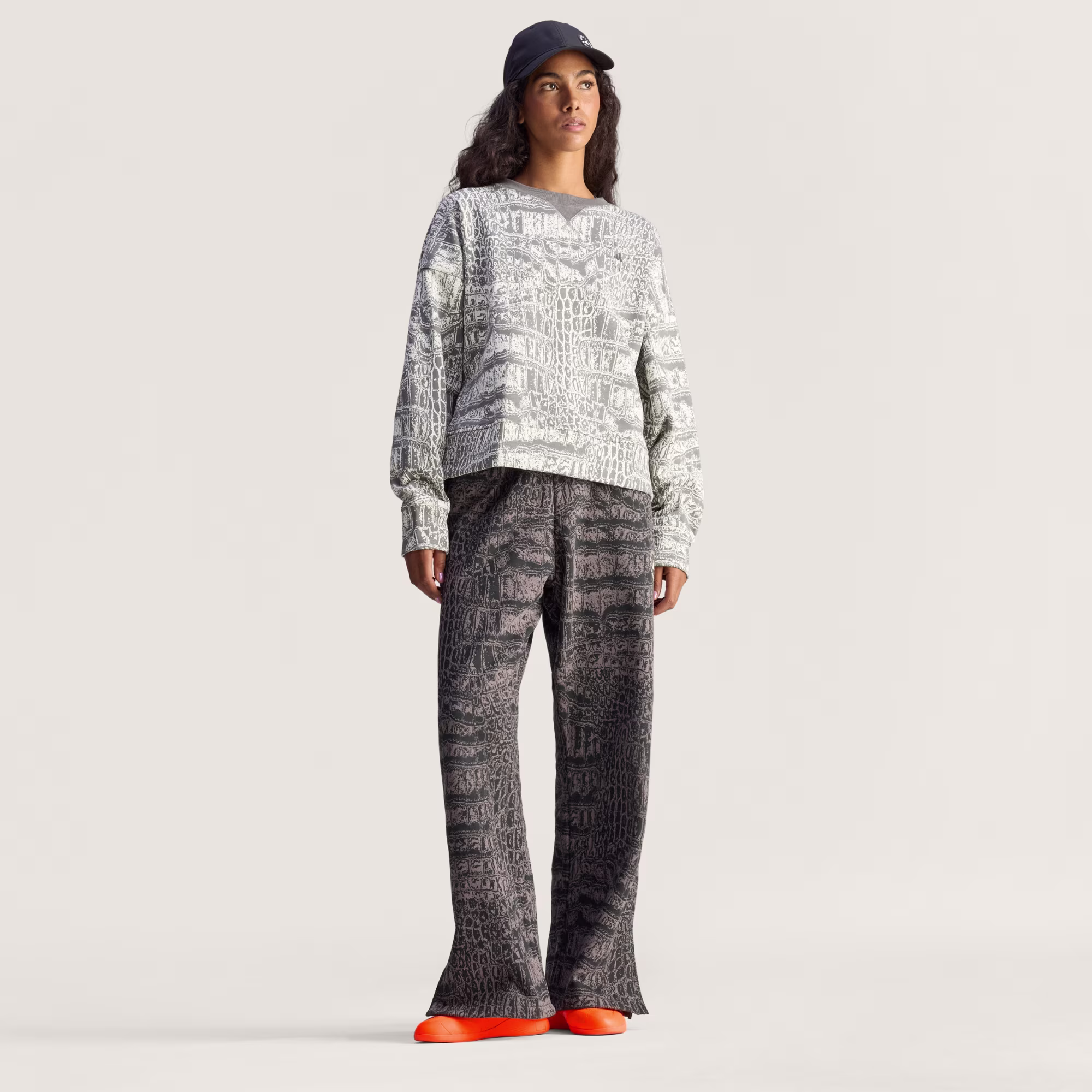 Adidas ქალის ჯემპრი