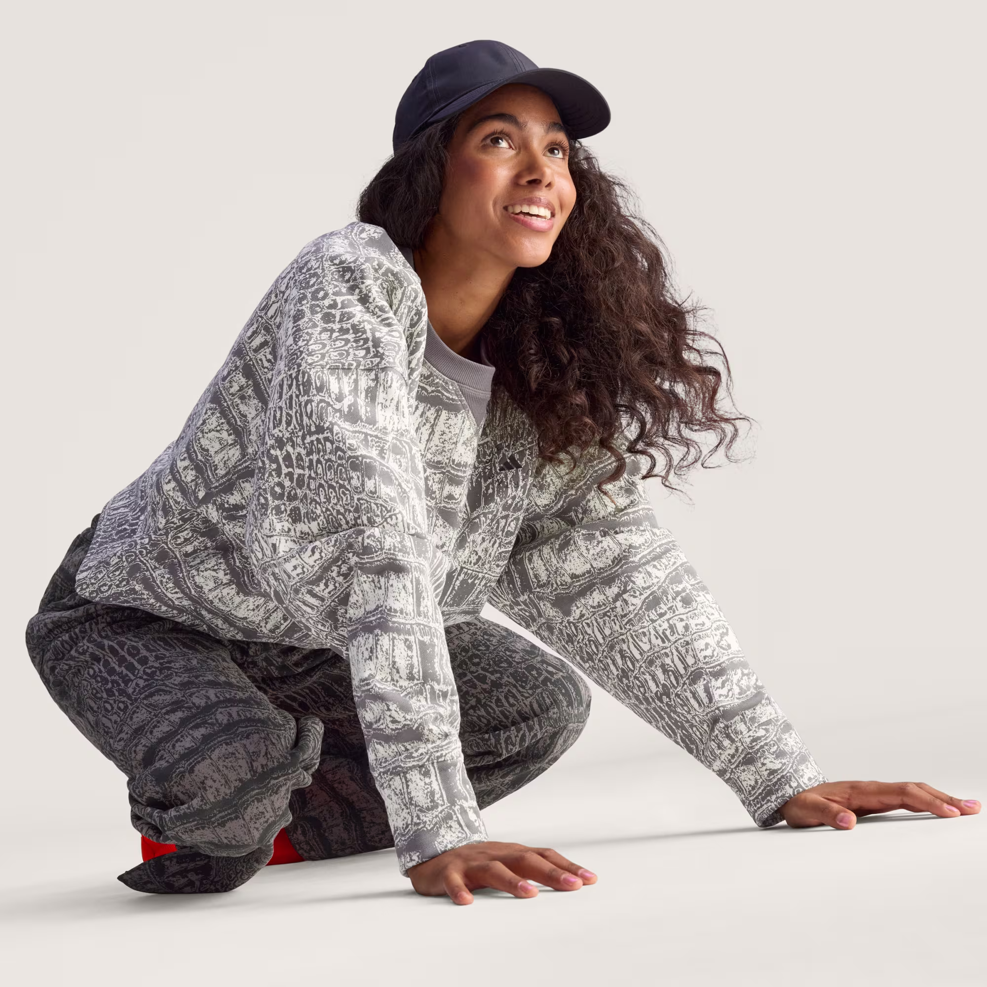 Adidas ქალის ჯემპრი