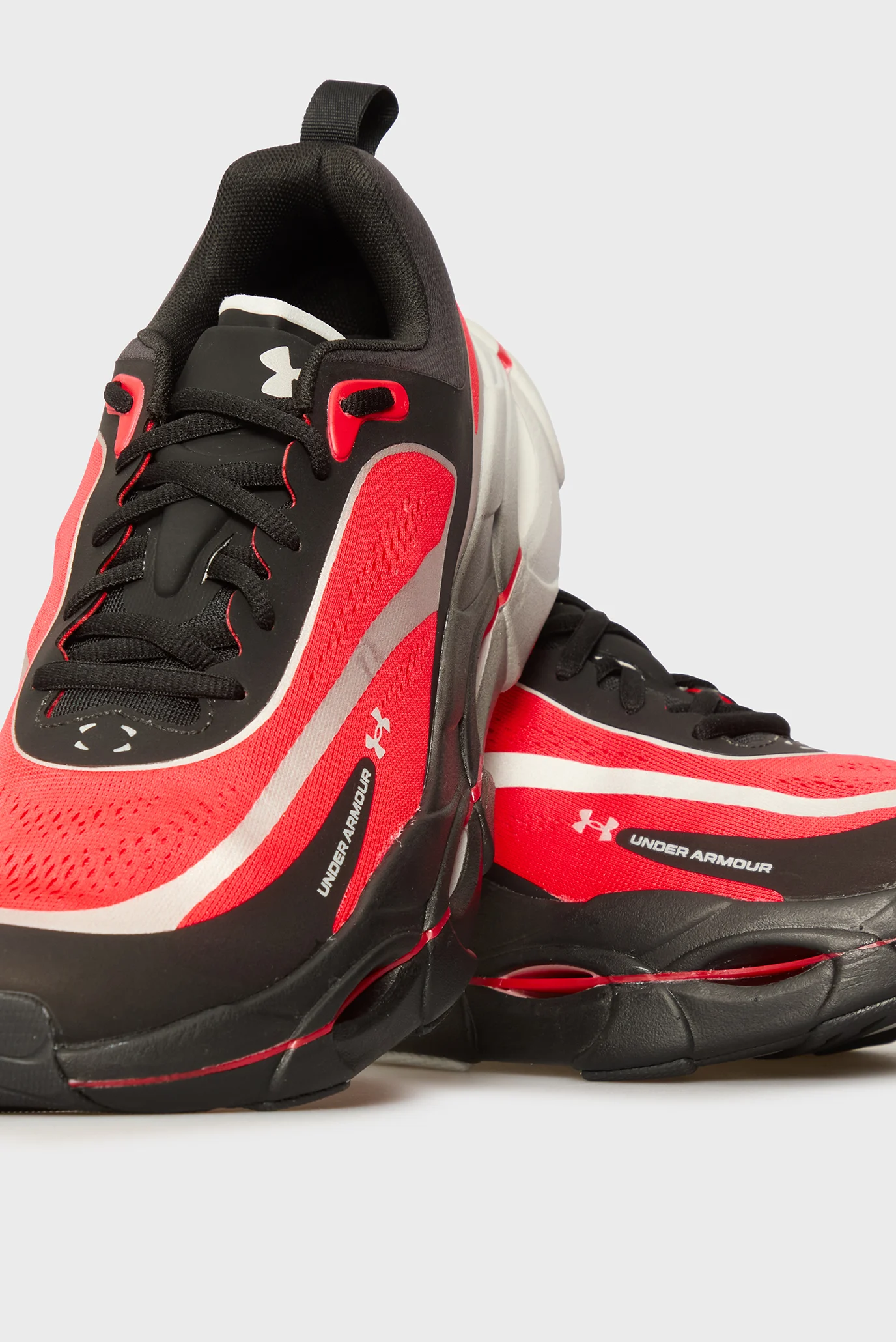 Under Armour მამაკაცის სპორტული ფეხსაცმელი