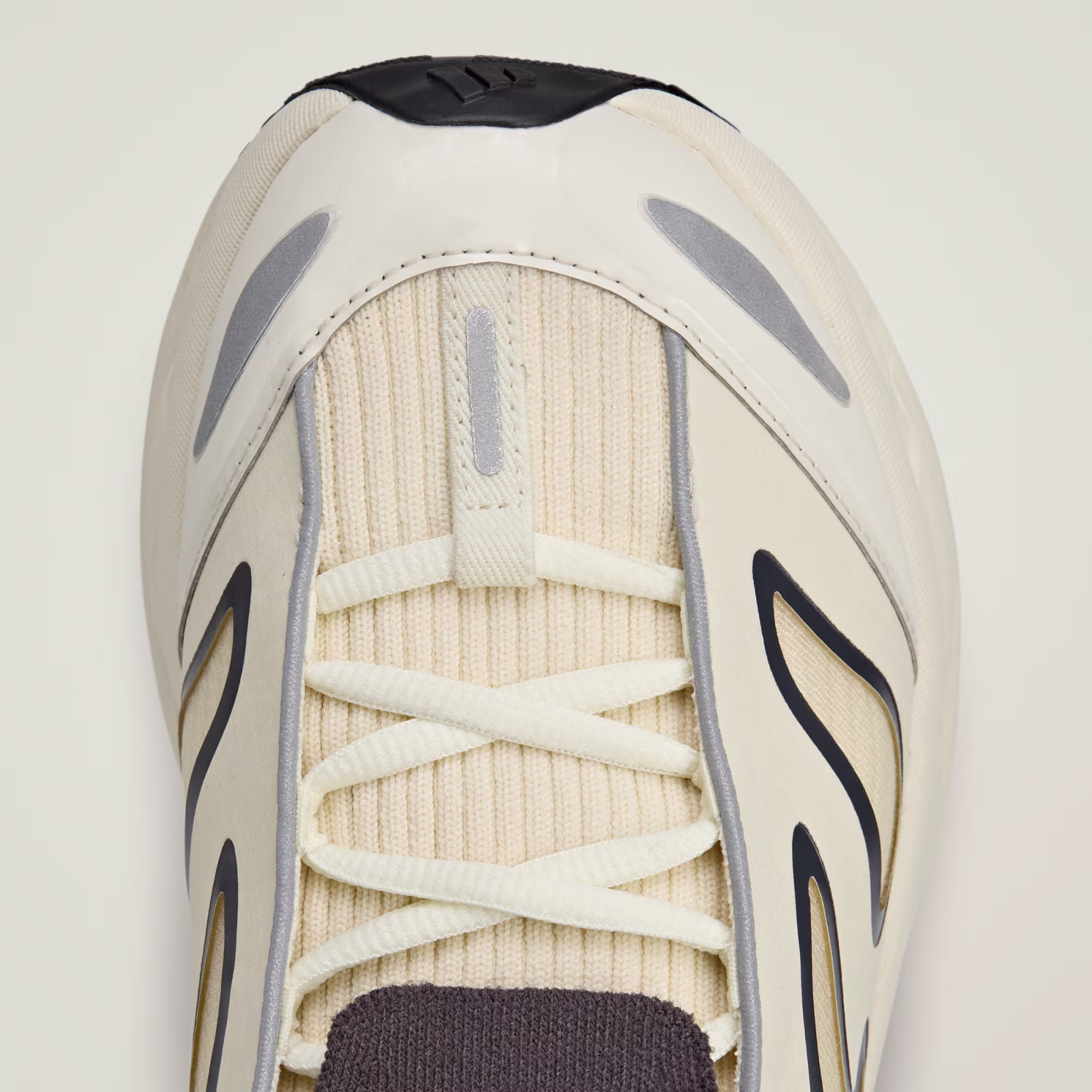 Adidas ქალის სპორტული ფეხსაცმელი