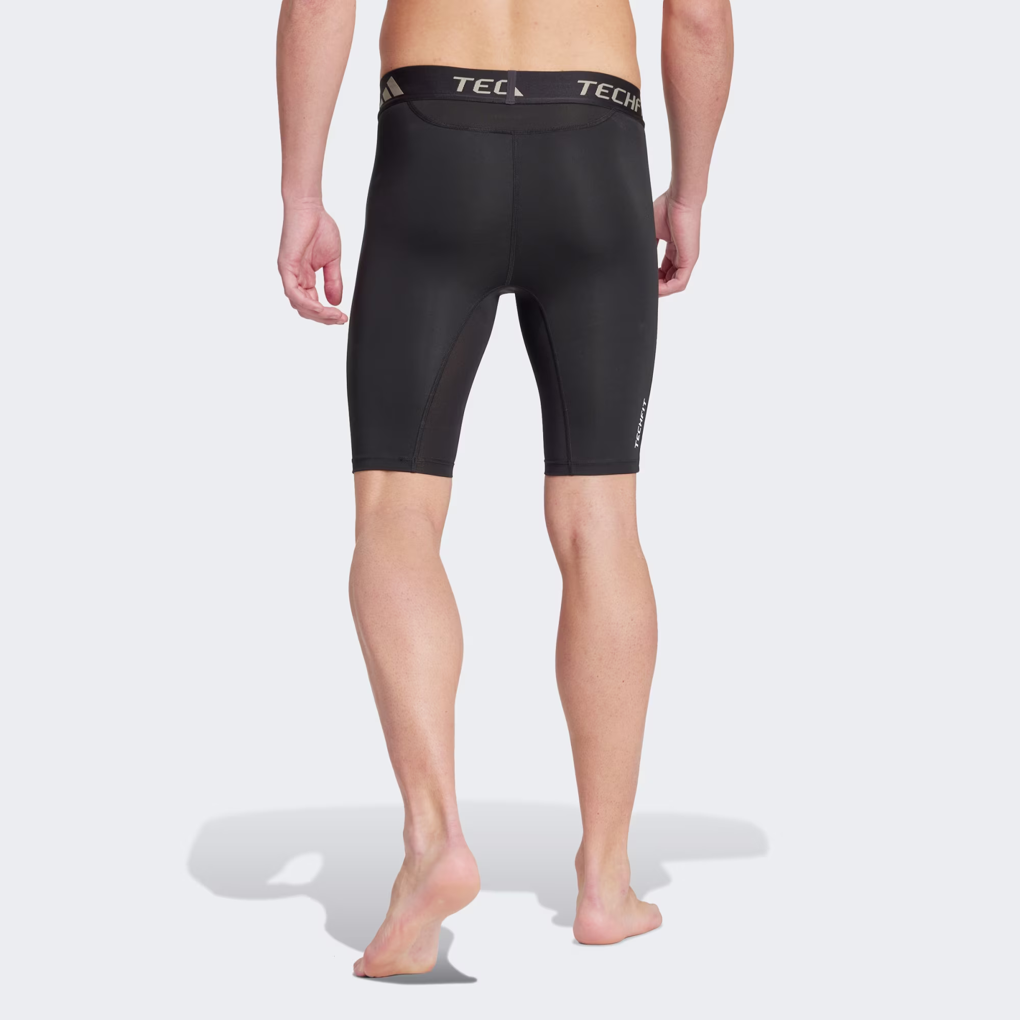 Adidas მამაკაცის შორტი TF BASE SHORT T