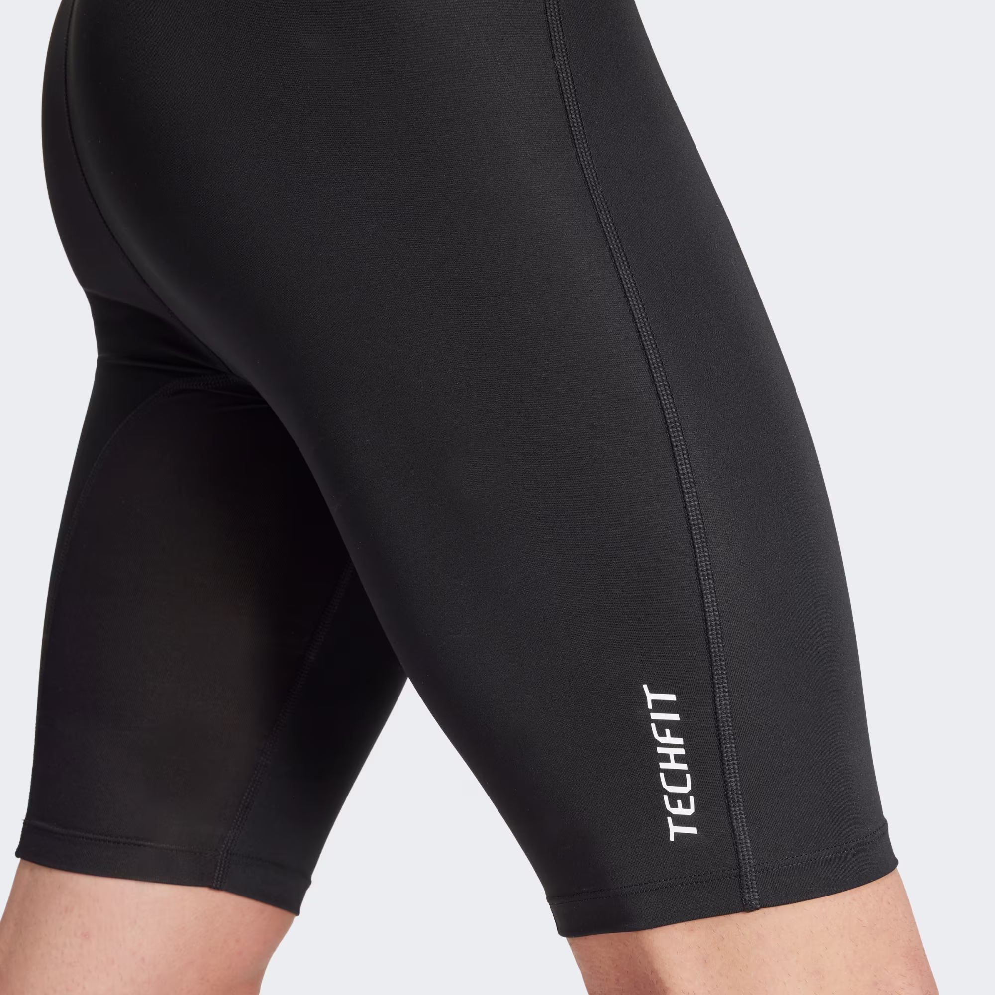 Adidas მამაკაცის შორტი TF BASE SHORT T