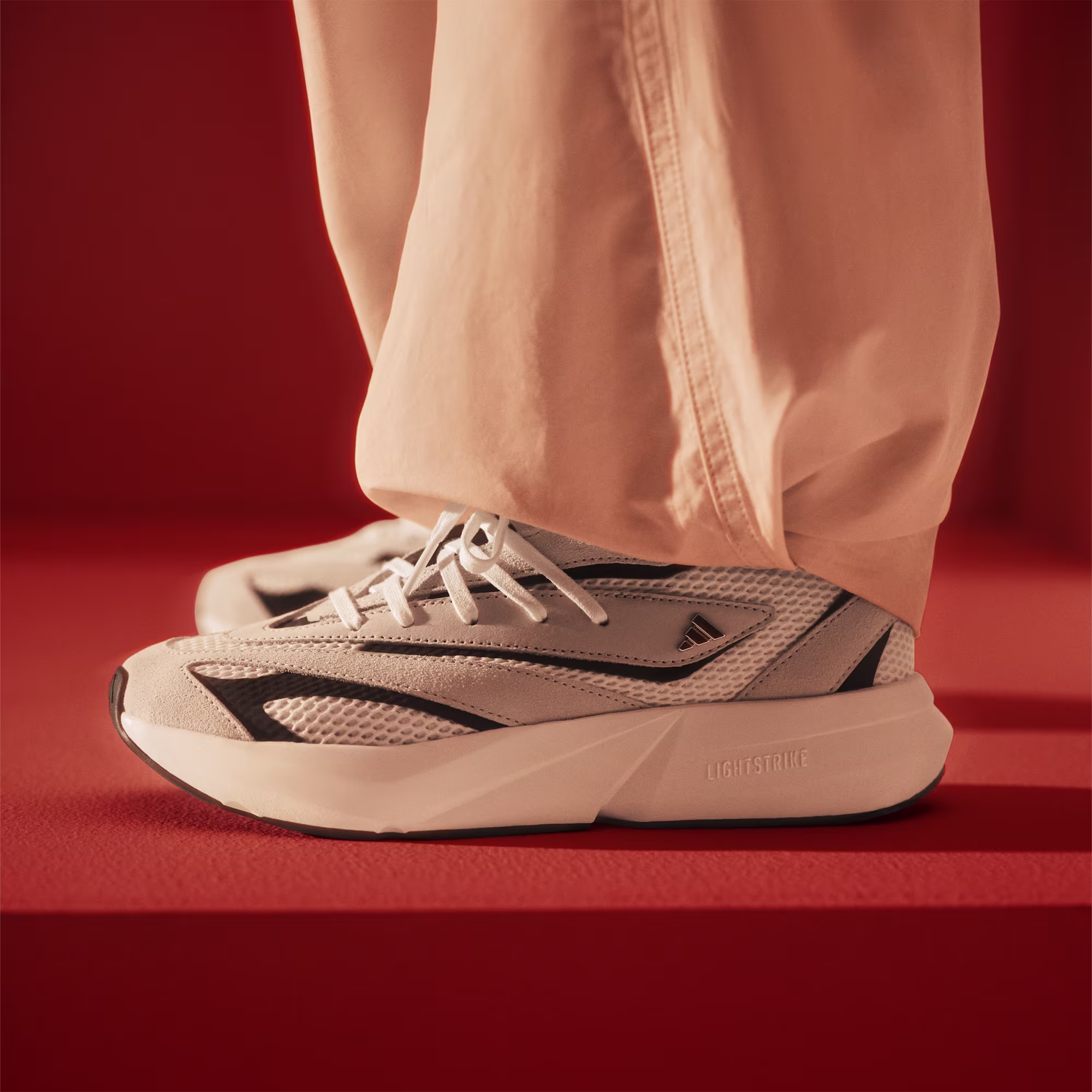 Adidas ქალის სპორტული ფეხსაცმელი LIGHTSTRIDE