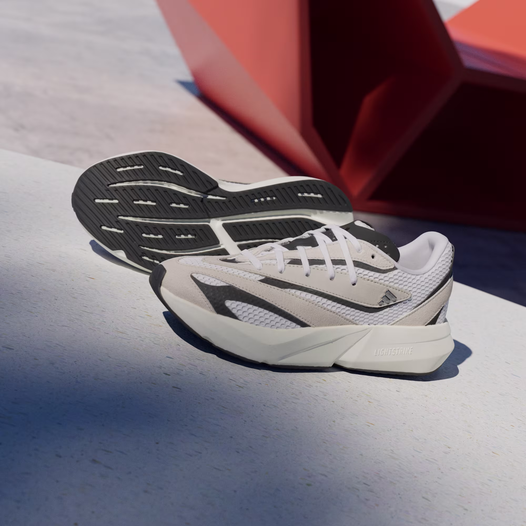 Adidas ქალის სპორტული ფეხსაცმელი LIGHTSTRIDE