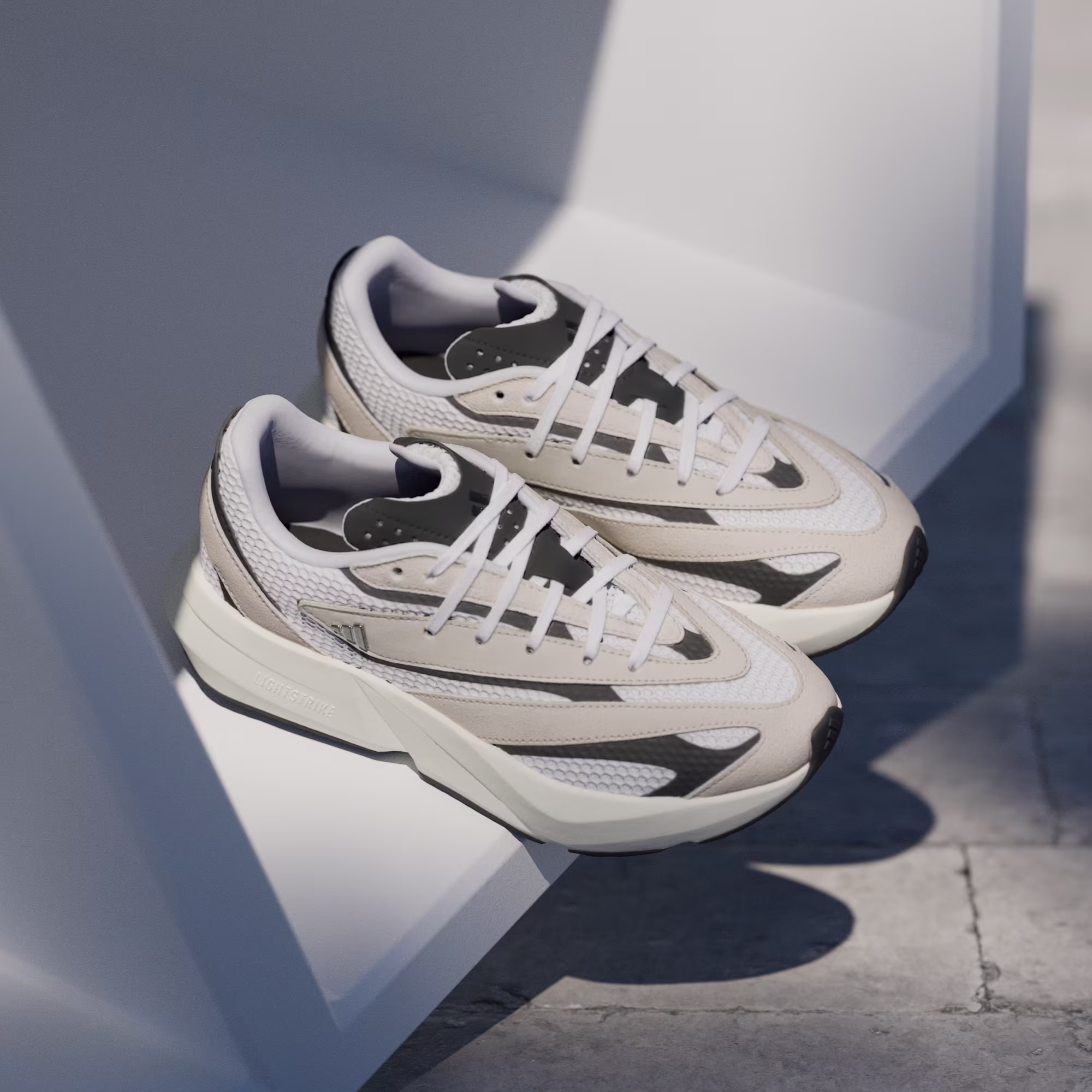 Adidas ქალის სპორტული ფეხსაცმელი LIGHTSTRIDE