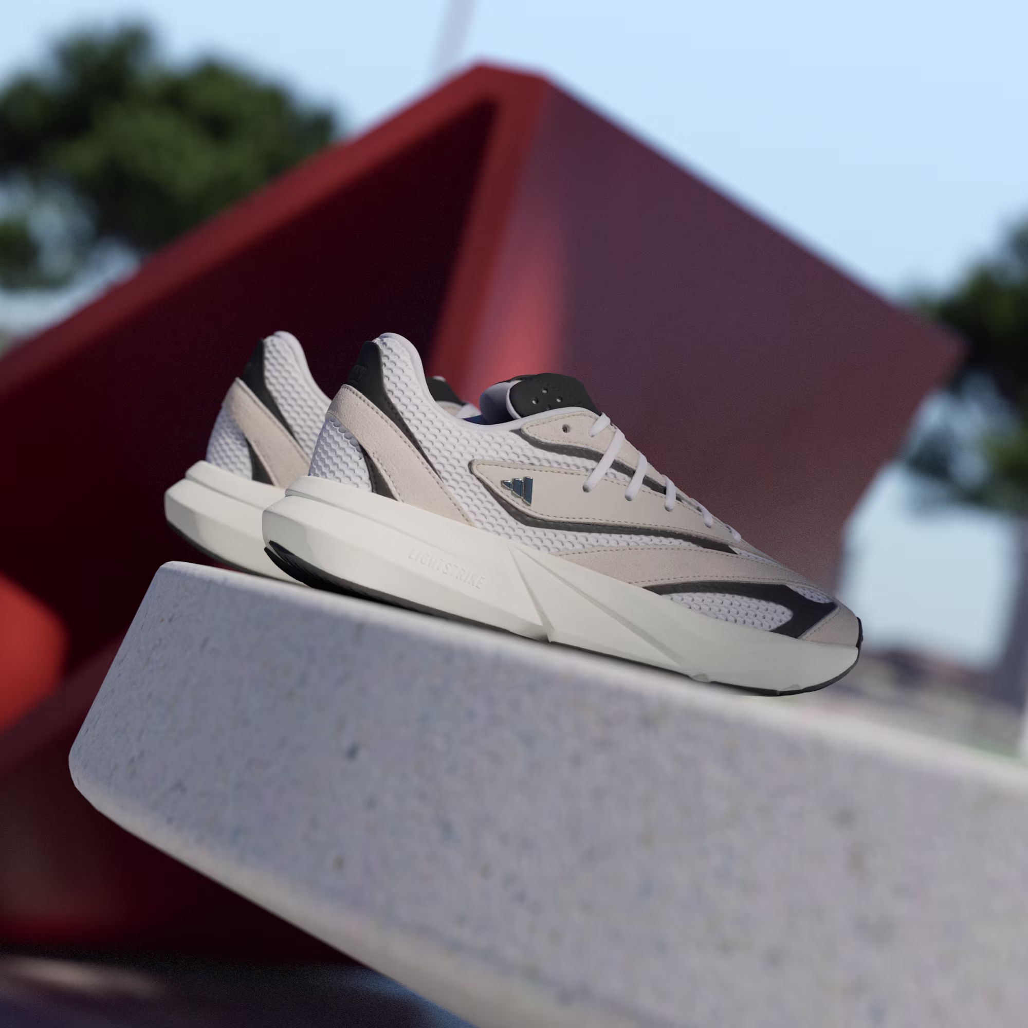 Adidas ქალის სპორტული ფეხსაცმელი LIGHTSTRIDE
