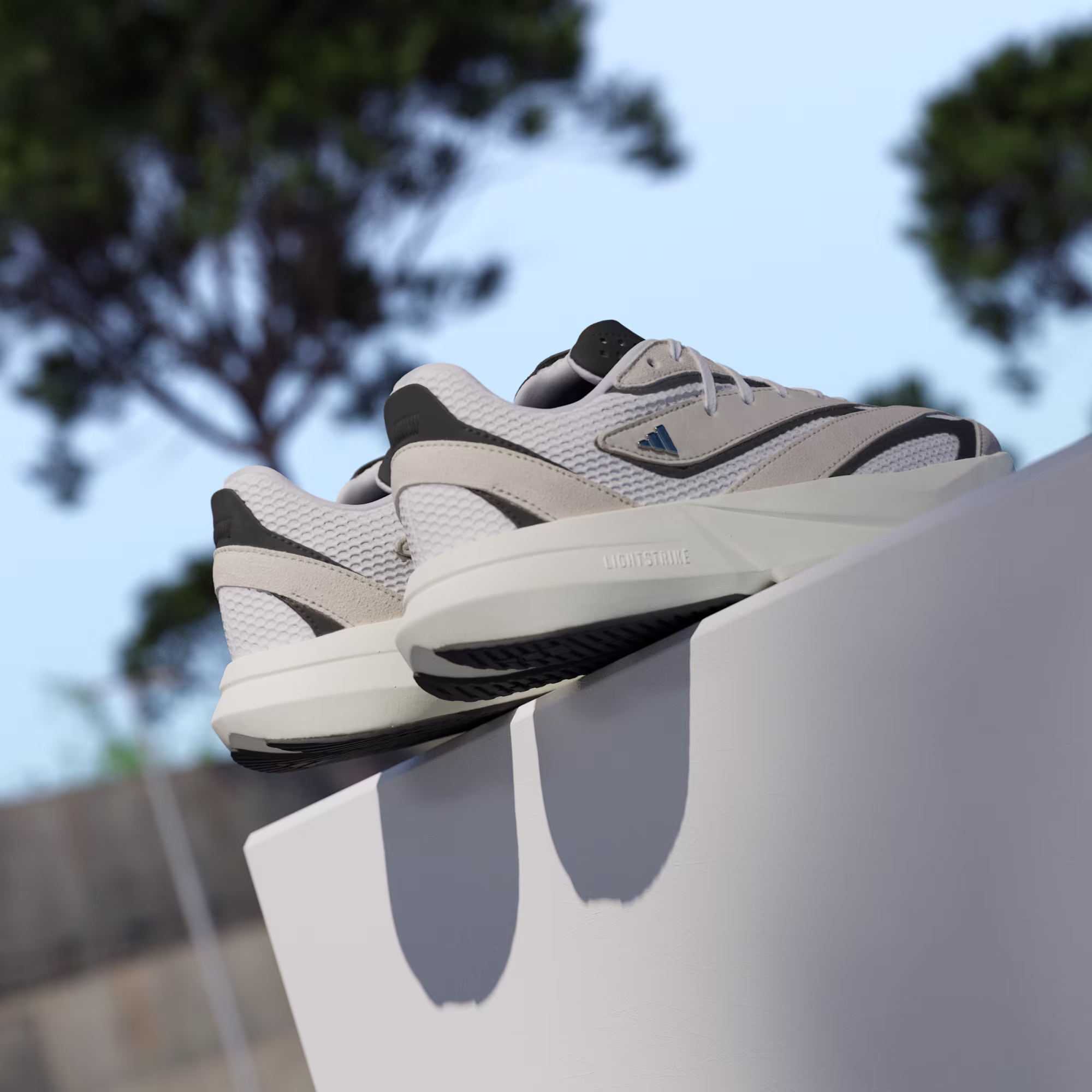 Adidas ქალის სპორტული ფეხსაცმელი LIGHTSTRIDE