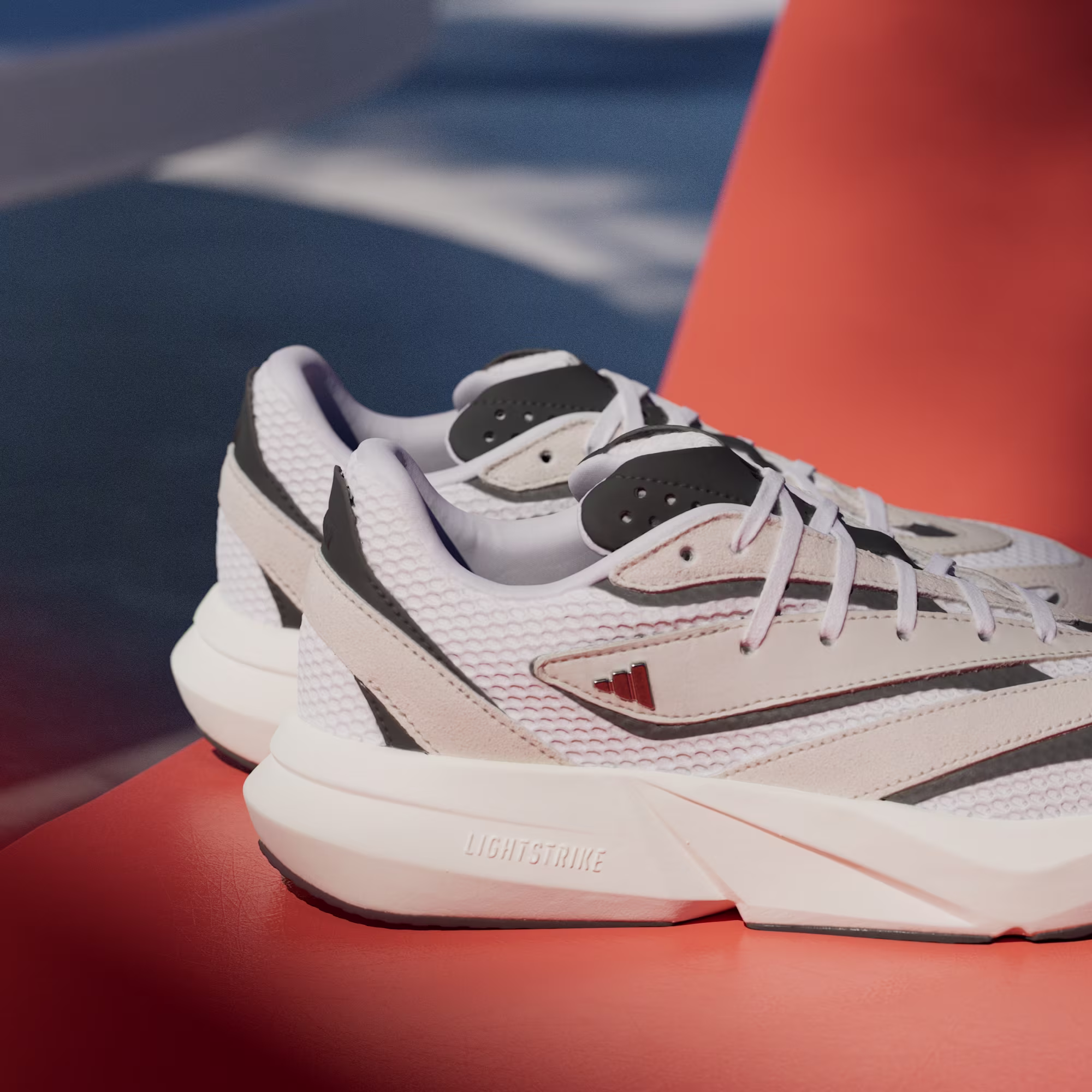Adidas ქალის სპორტული ფეხსაცმელი LIGHTSTRIDE