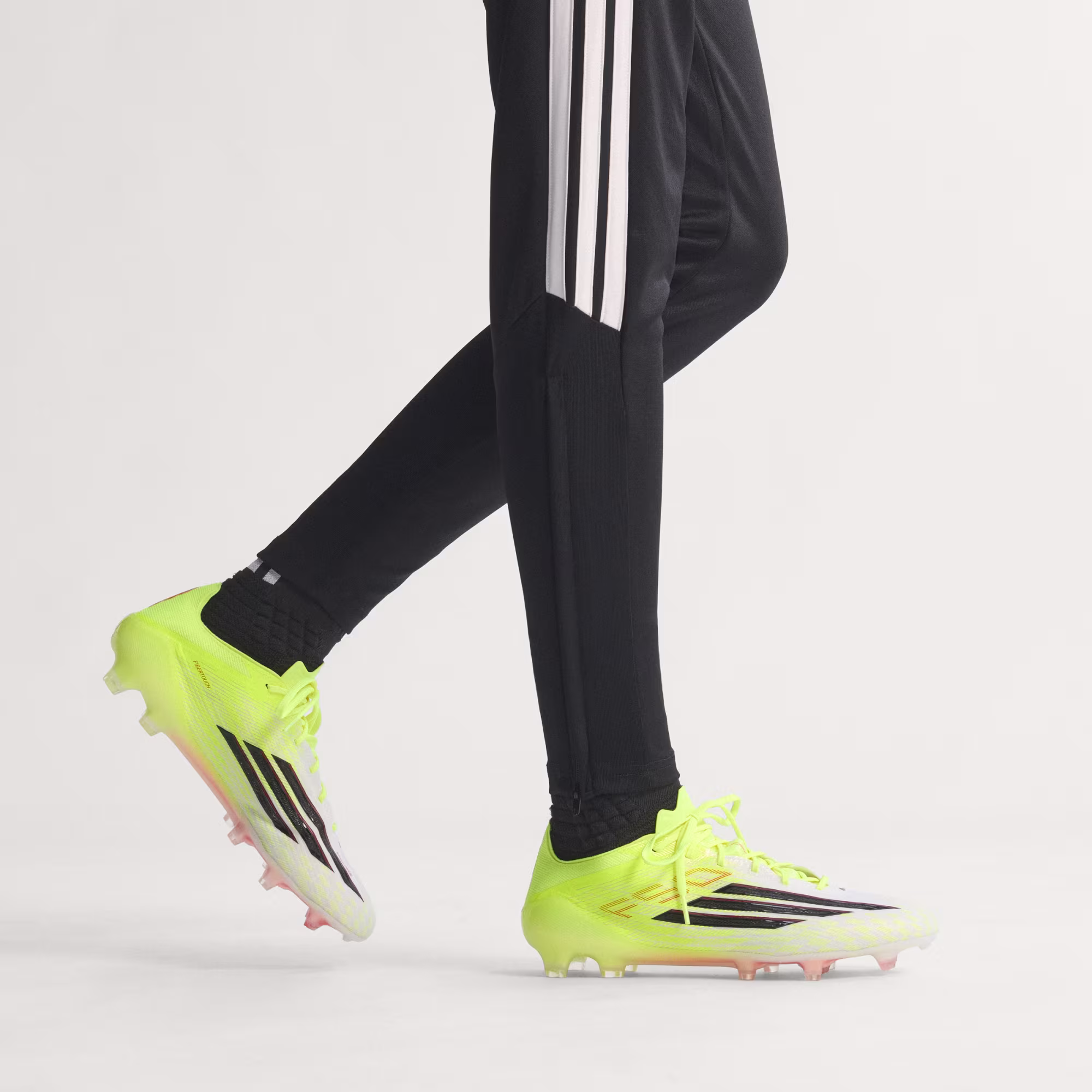 Adidas მამაკაცის სპორტული ფეხსაცმელი
