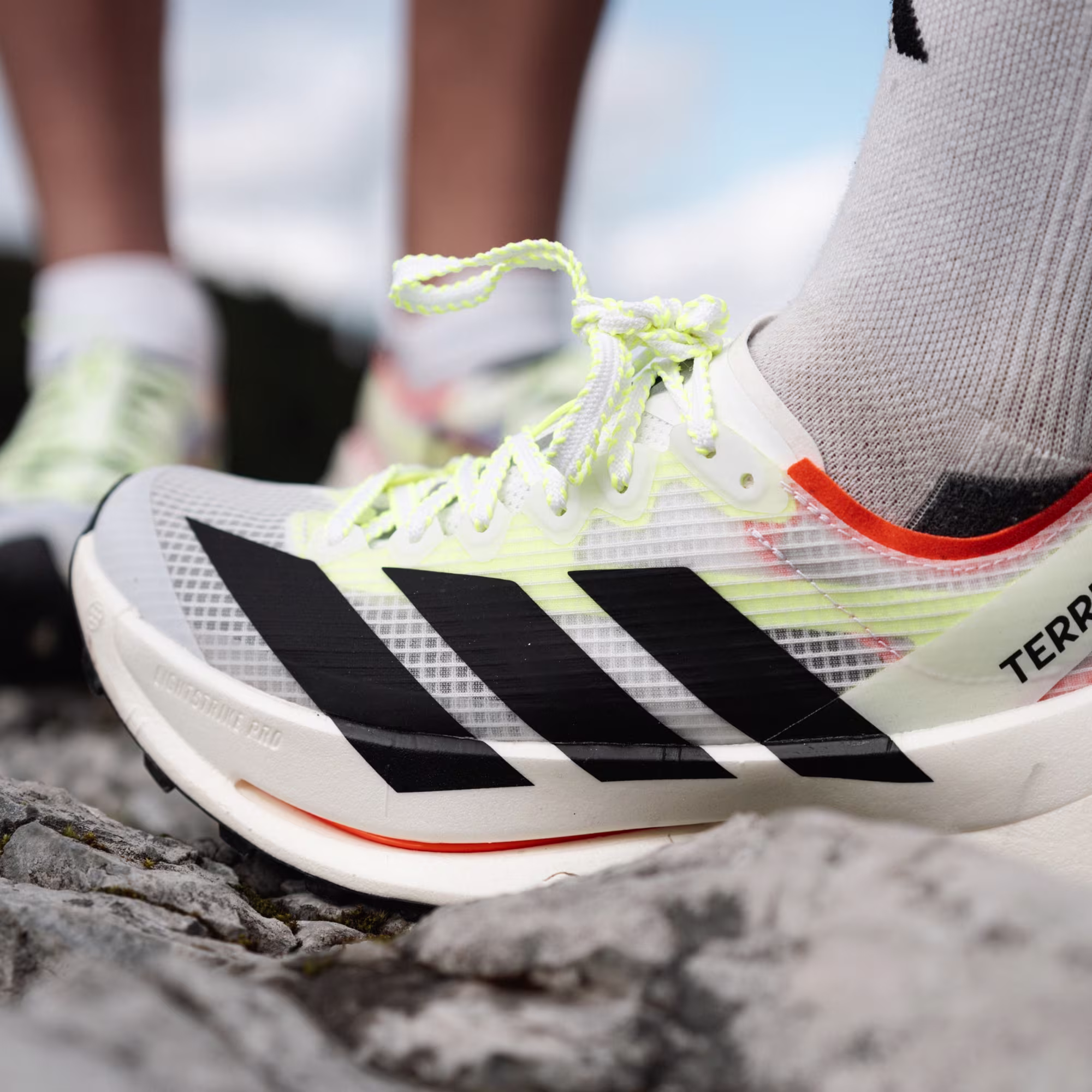 Adidas მამაკაცის სპორტული ფეხსაცმელი