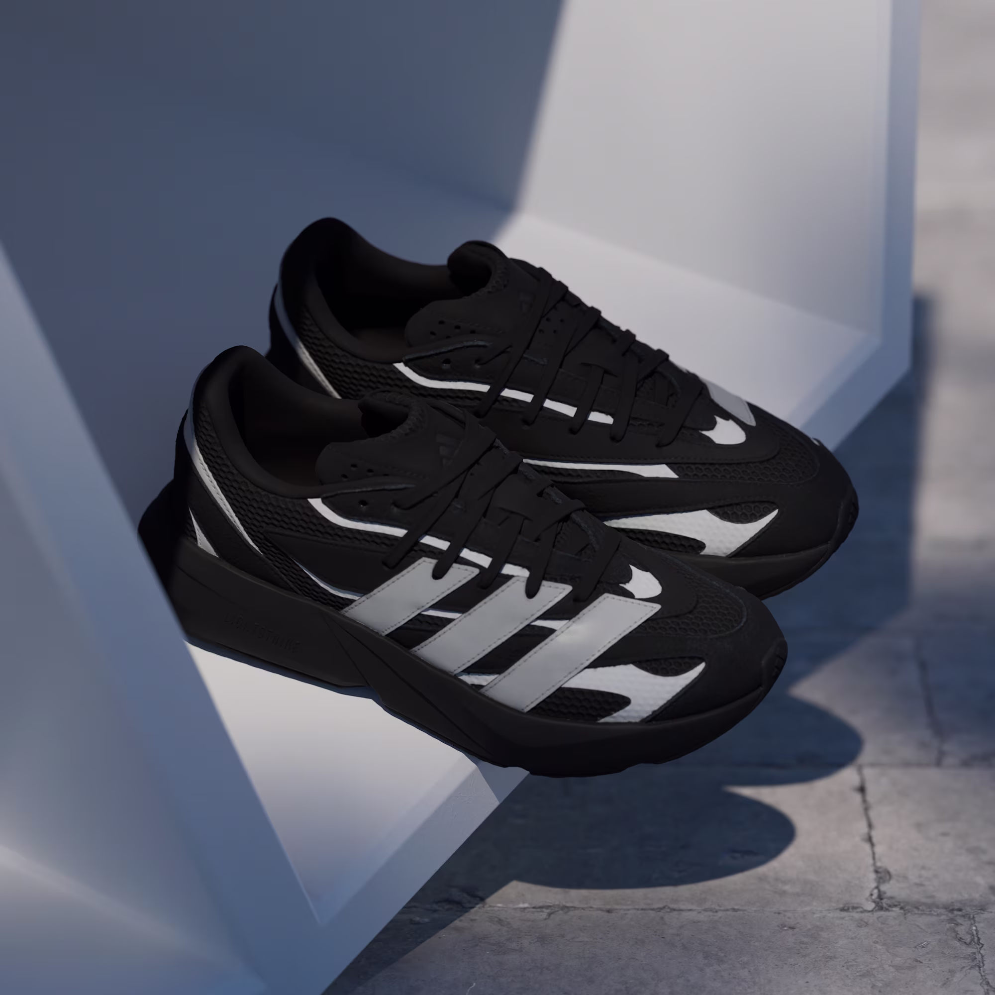 Adidas მამაკაცის სპორტული ფეხსაცმელი