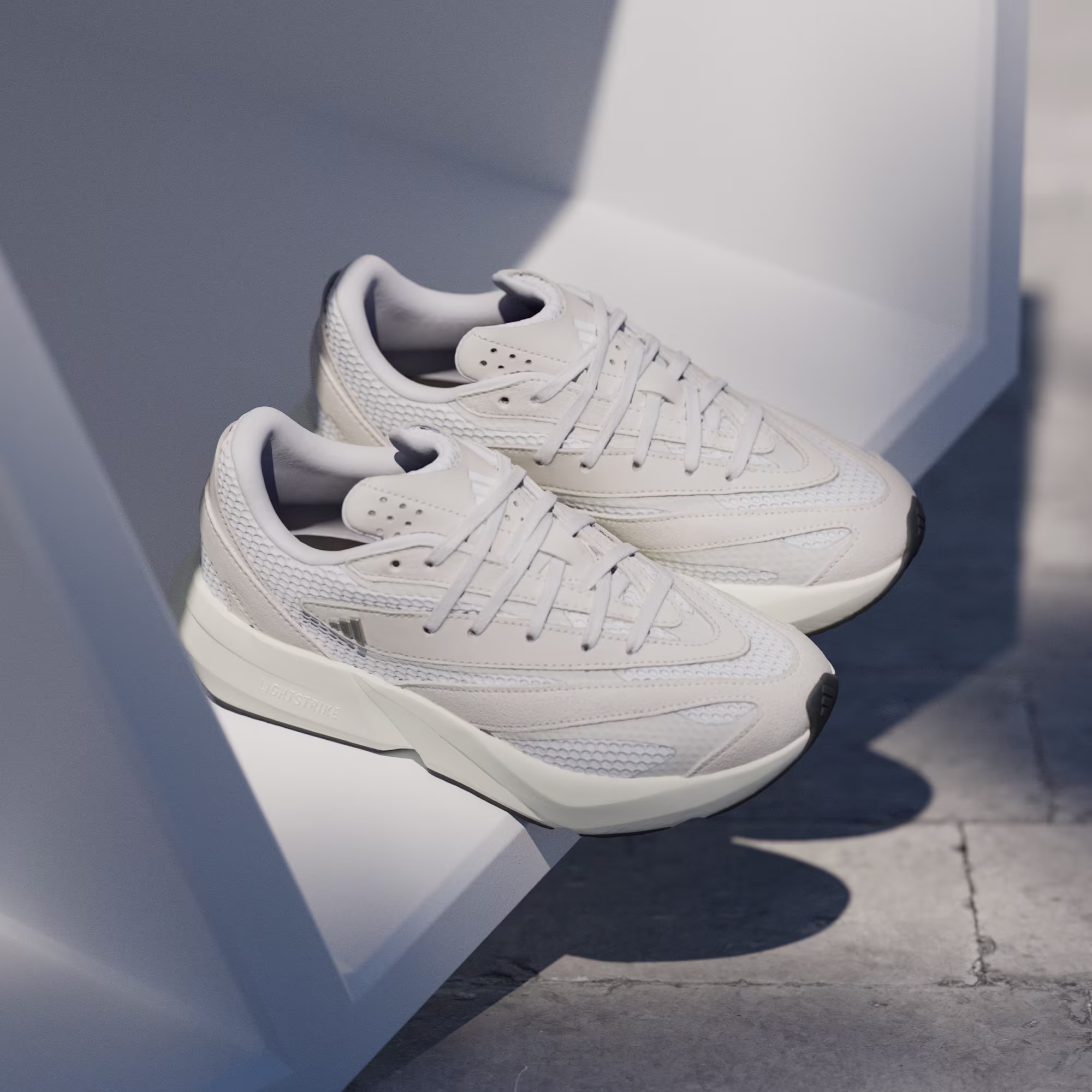 Adidas ქალის სპორტული ფეხსაცმელი LIGHTSTRIDE
