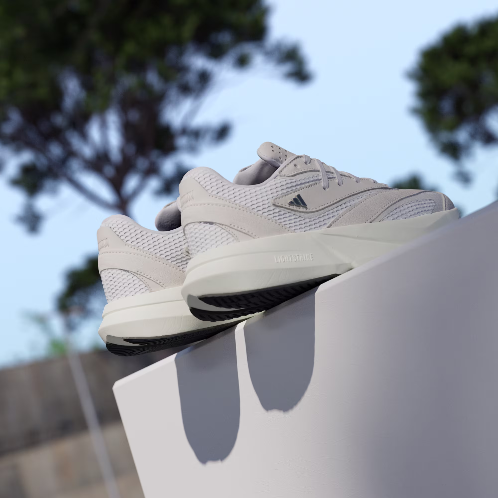 Adidas ქალის სპორტული ფეხსაცმელი LIGHTSTRIDE