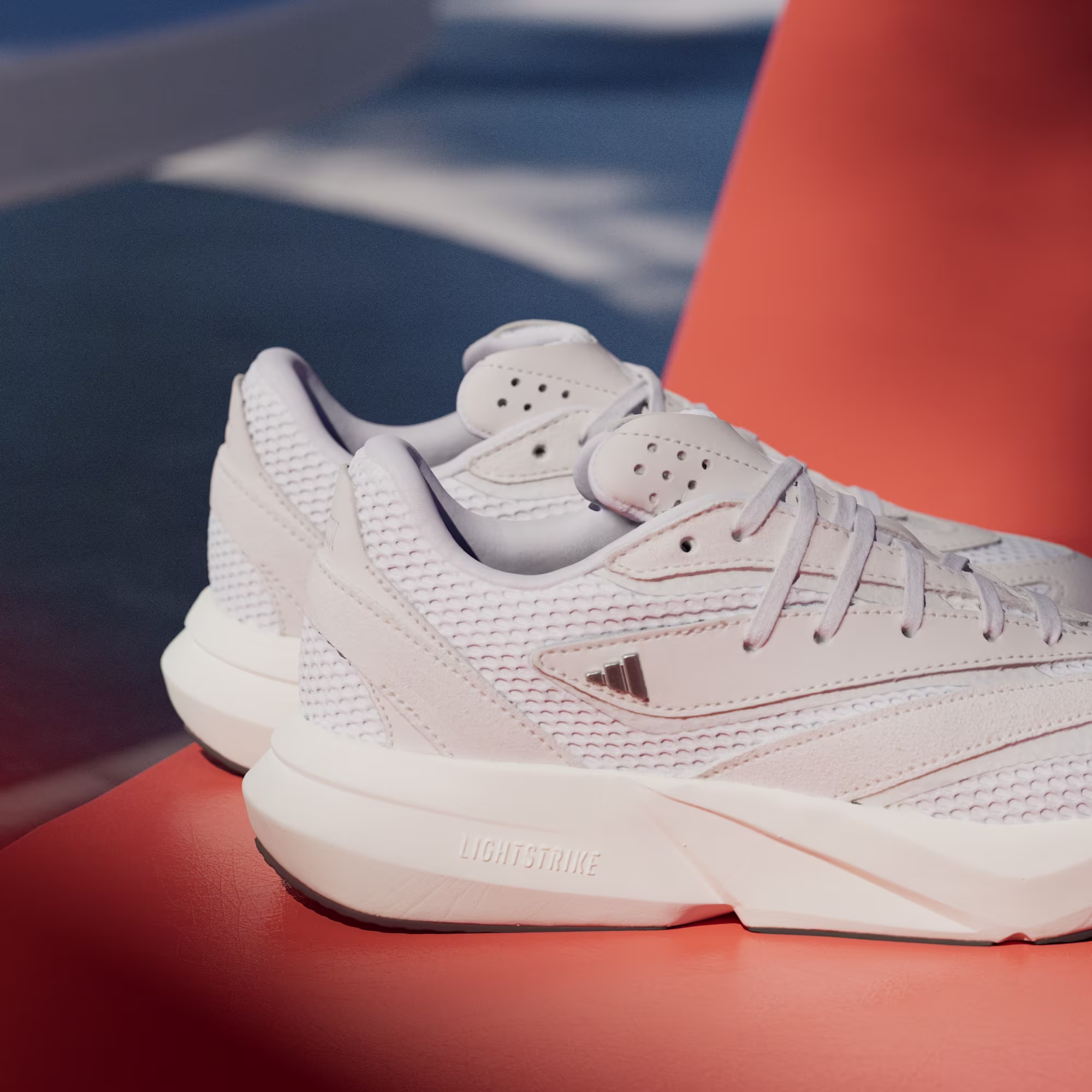 Adidas ქალის სპორტული ფეხსაცმელი LIGHTSTRIDE