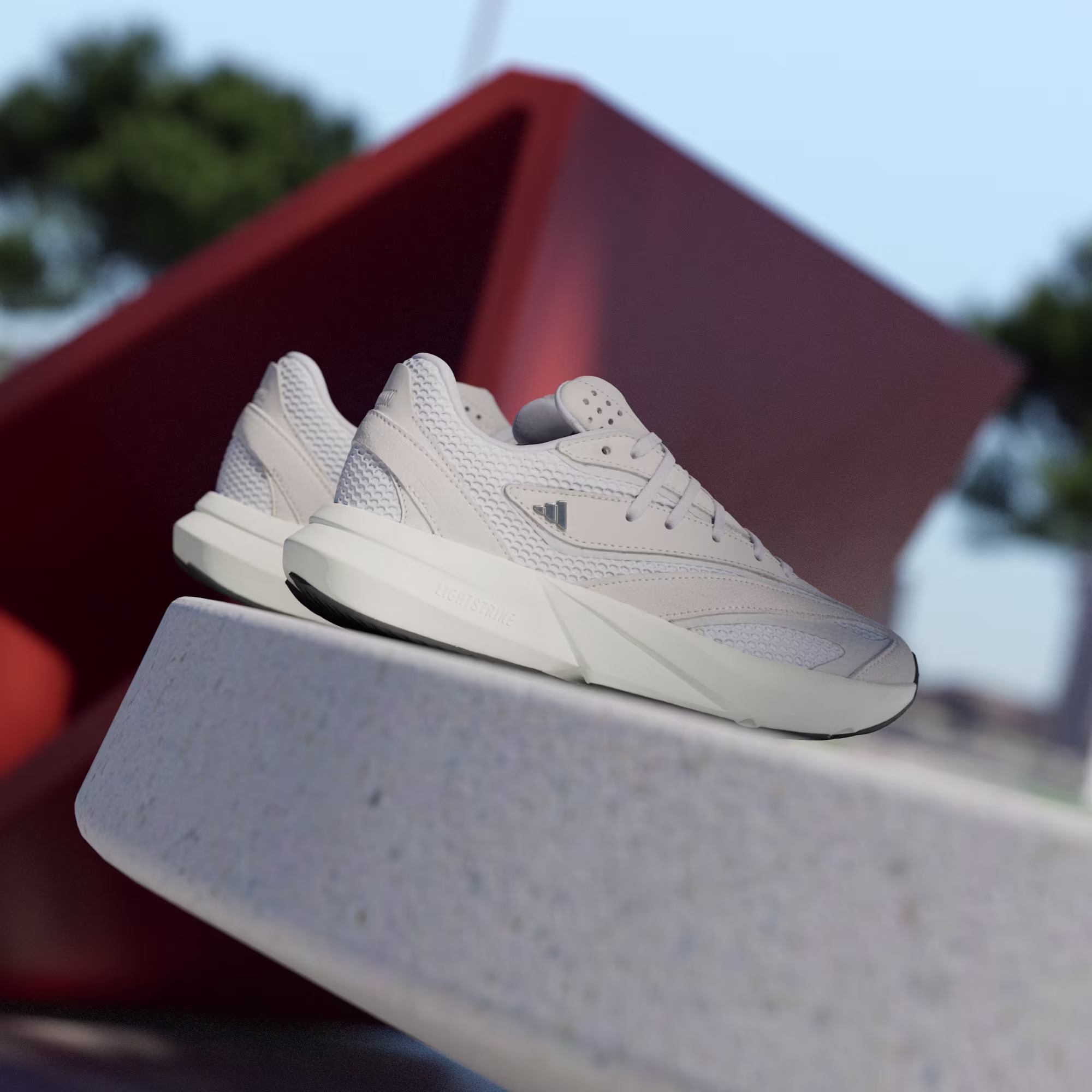 Adidas ქალის სპორტული ფეხსაცმელი LIGHTSTRIDE