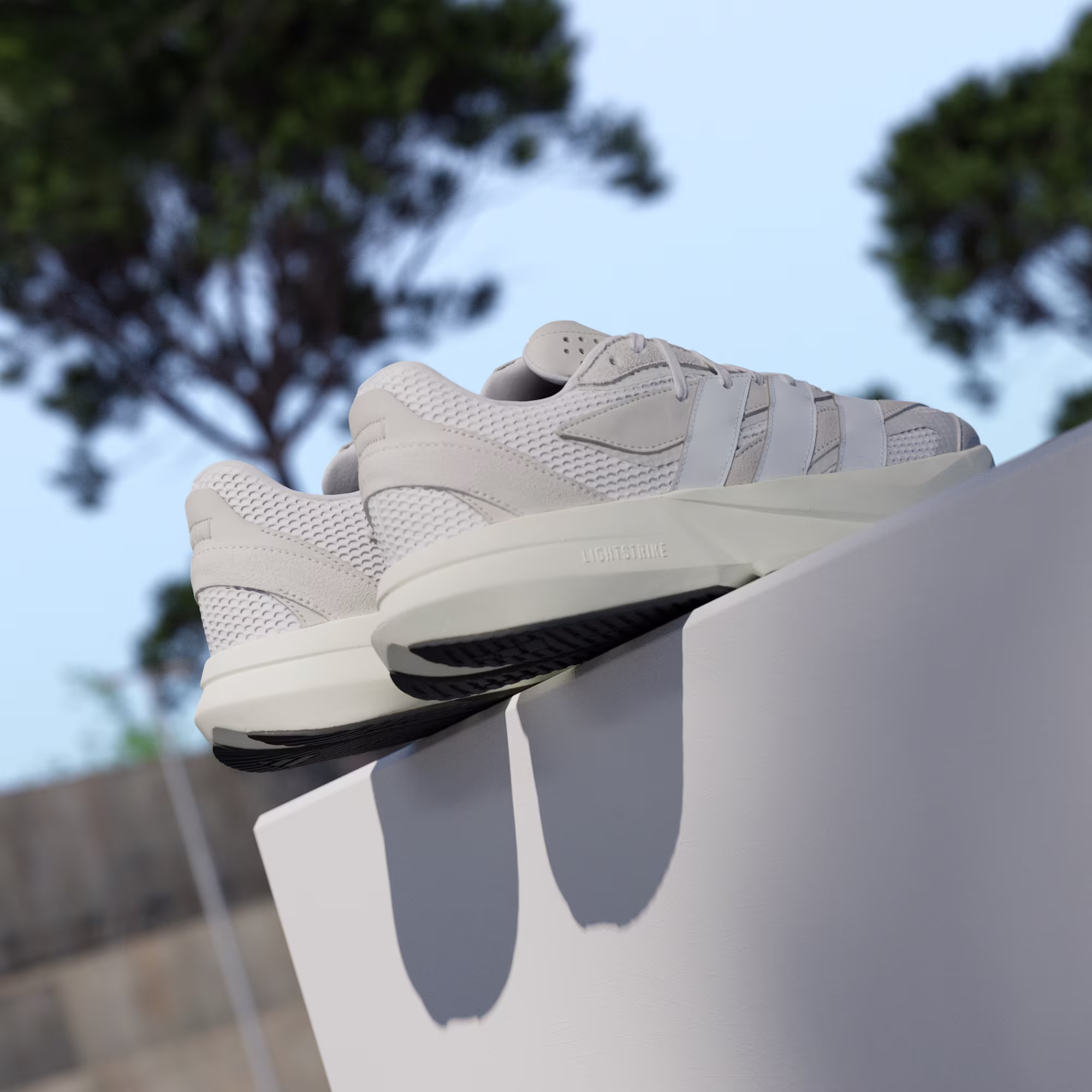 Adidas მამაკაცის სპორტული ფეხსაცმელი