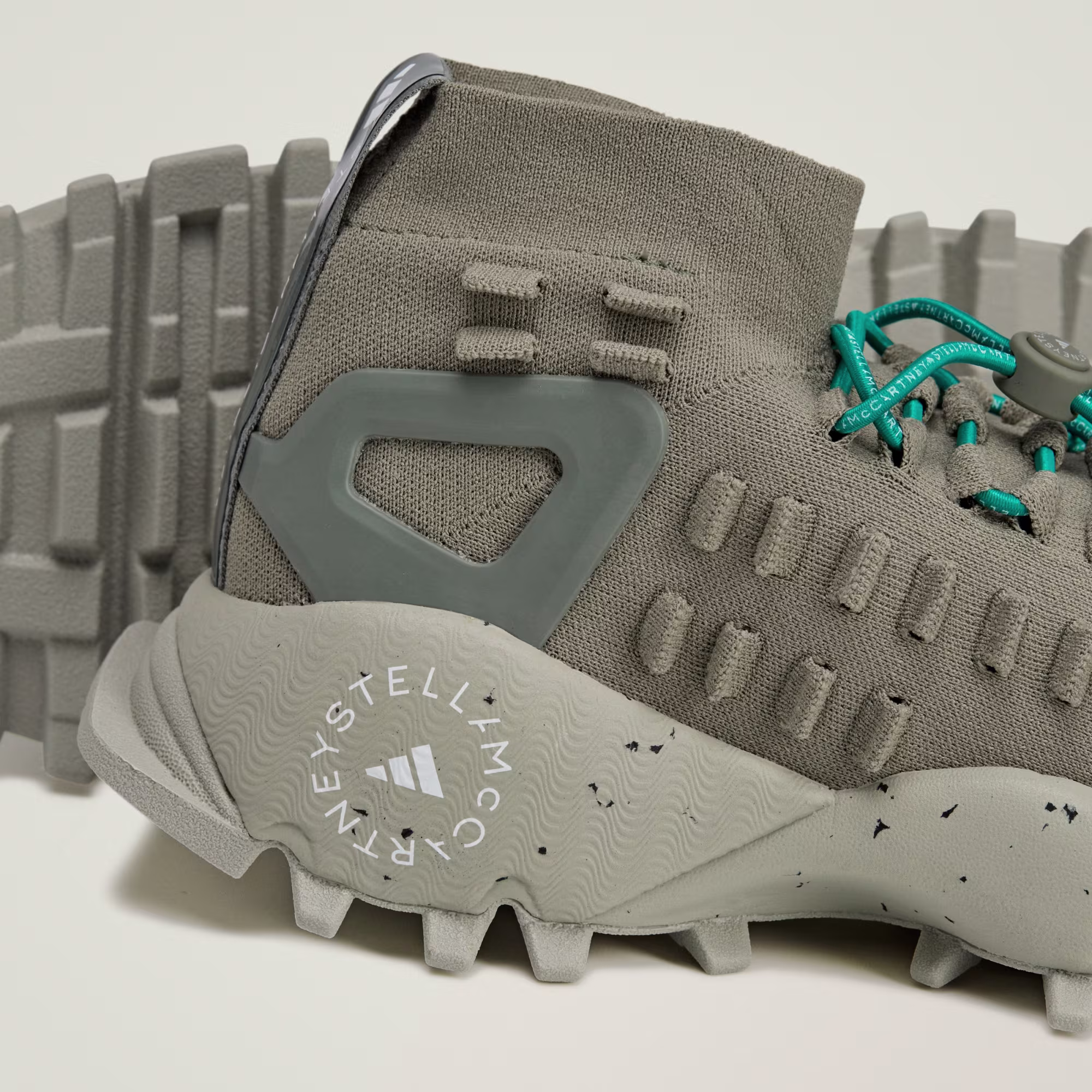 Adidas მამაკაცის სპორტული ფეხსაცმელი