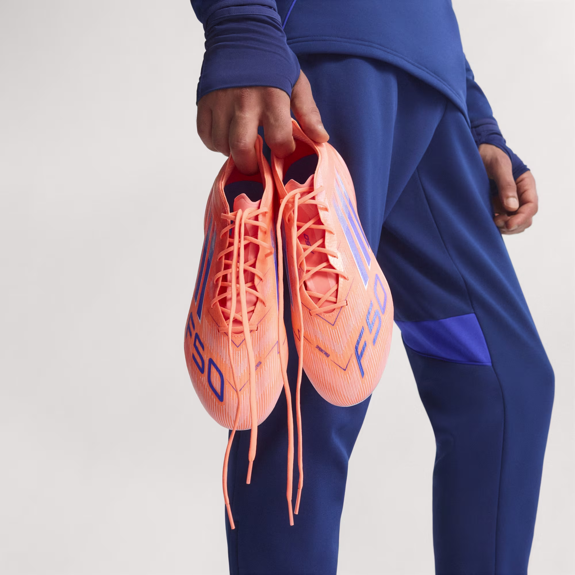 Adidas მამაკაცის სპორტული ფეხსაცმელი