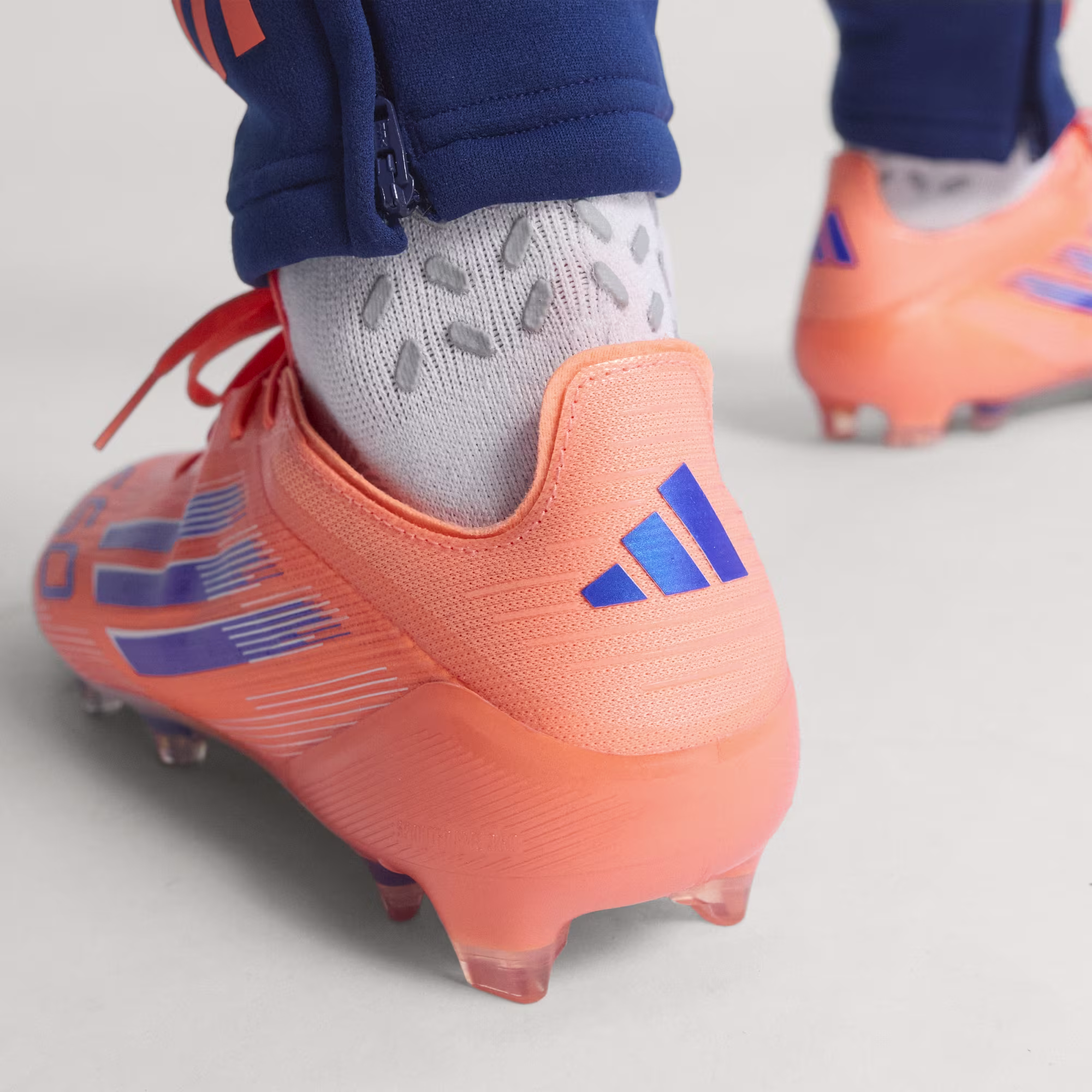Adidas მამაკაცის სპორტული ფეხსაცმელი