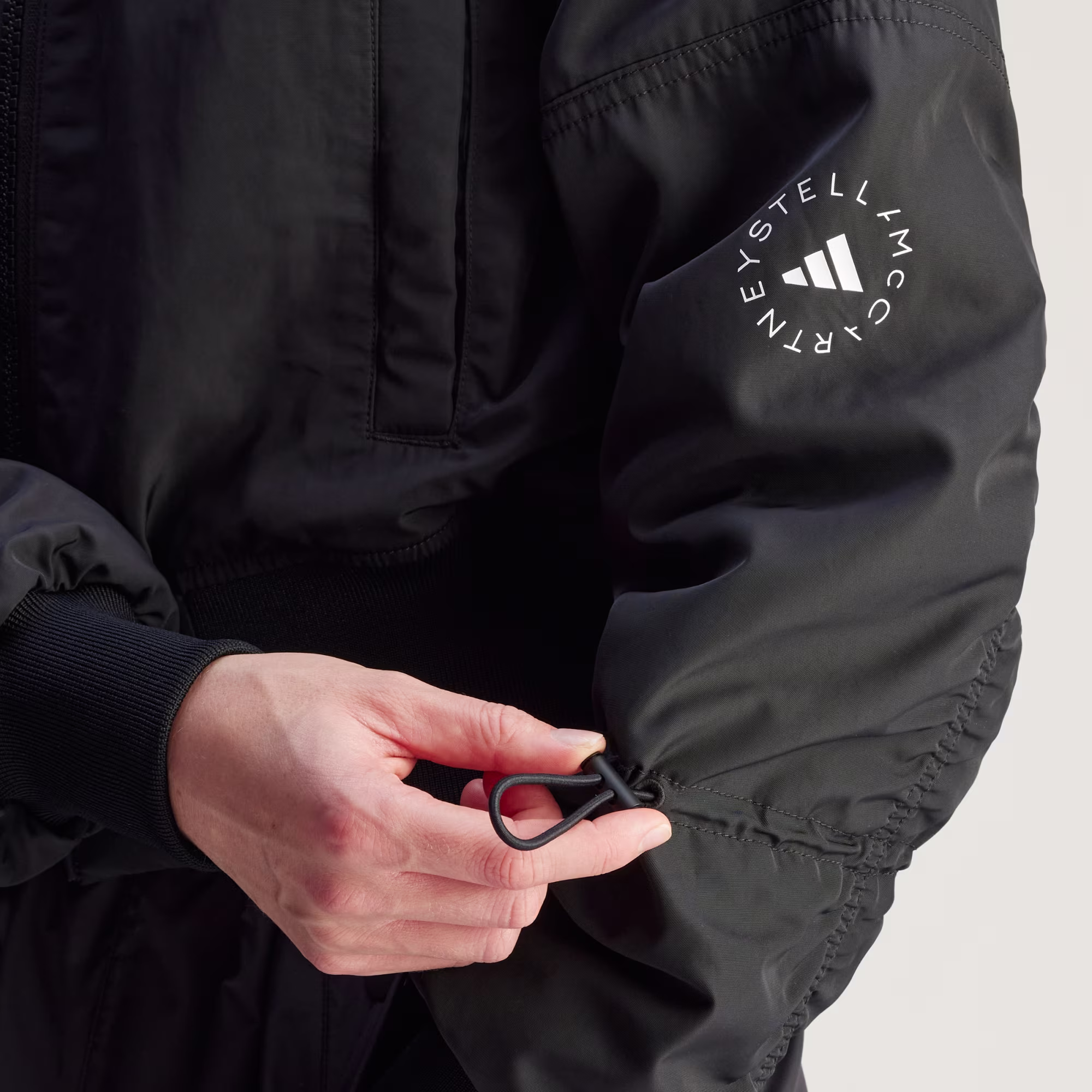 Adidas ქალის  ქურთუკი aSMC SW BOM CRO