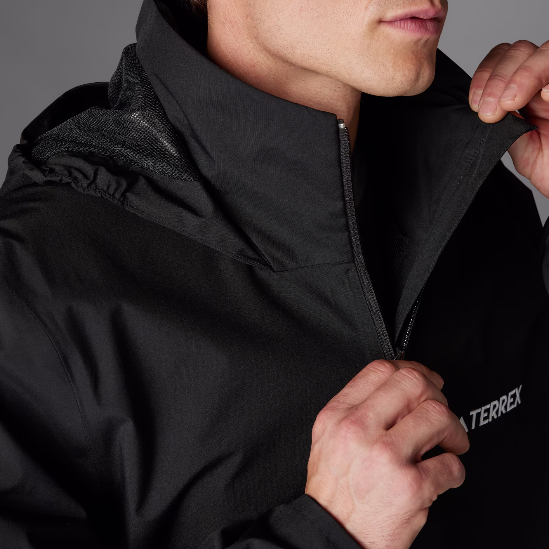 Adidas მამაკაცის ქურთუკი MT ESS 2L R JKT