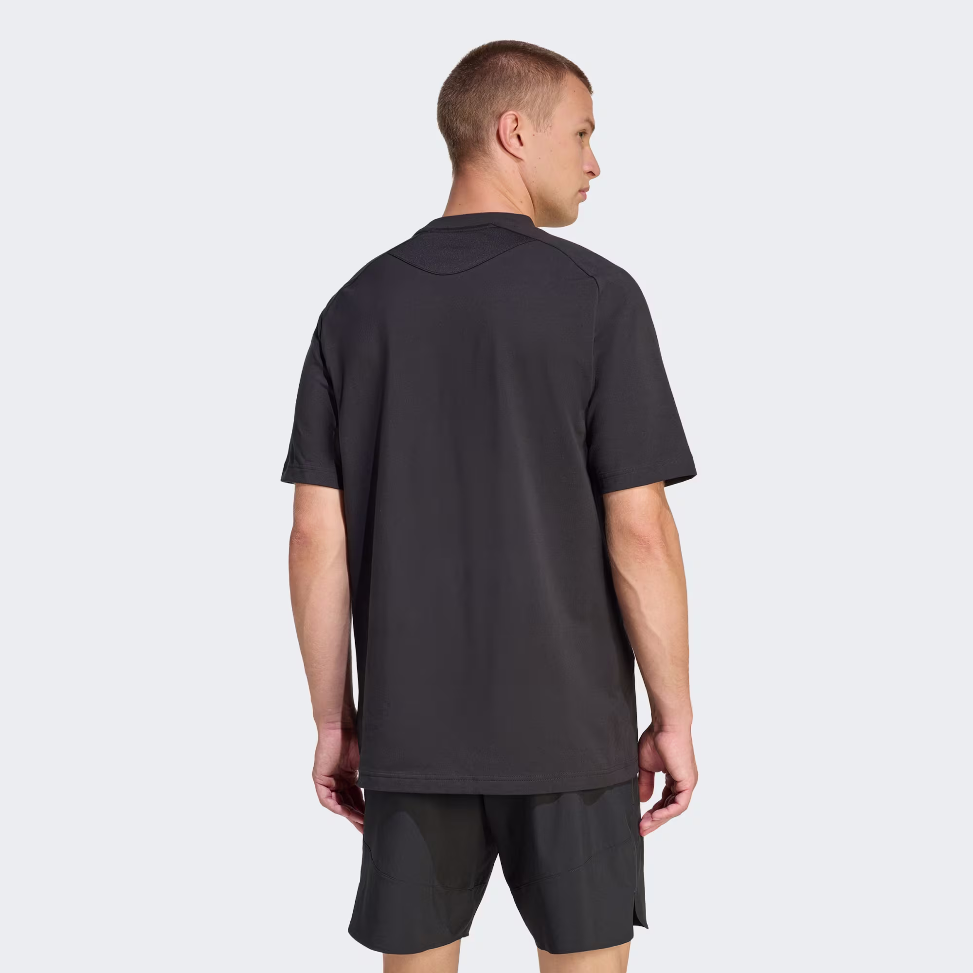 Adidas მამაკაცის მაისური TT TEE