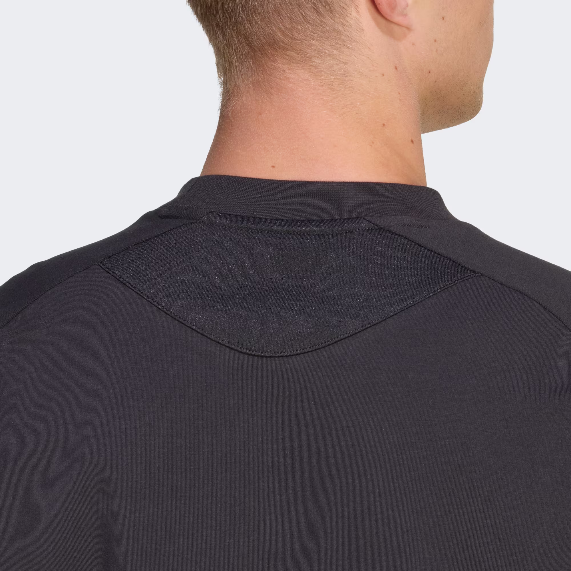 Adidas მამაკაცის მაისური TT TEE